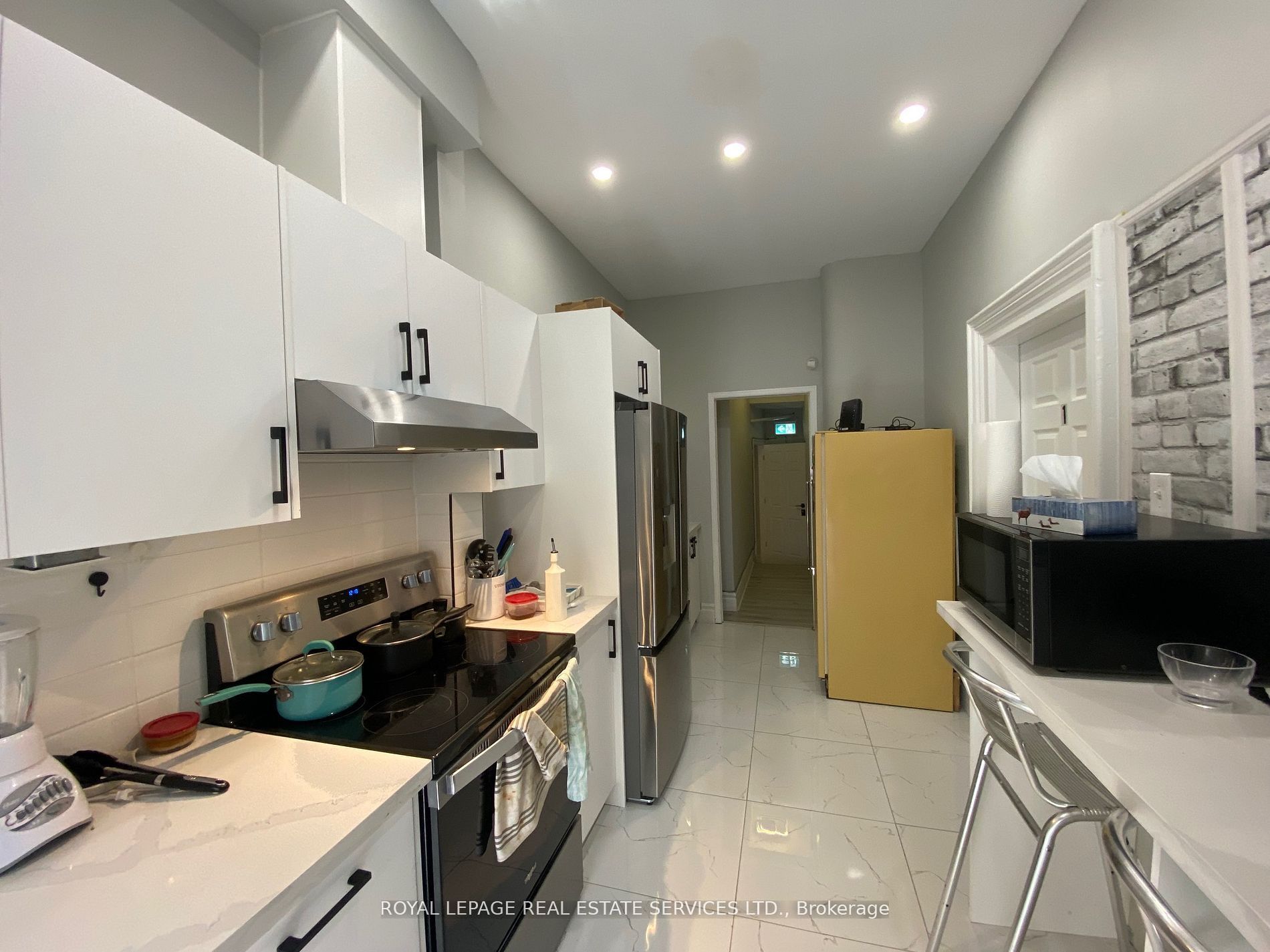 206 Carlton Street 202, Toronto, ON M5A 2L1 photo 3
