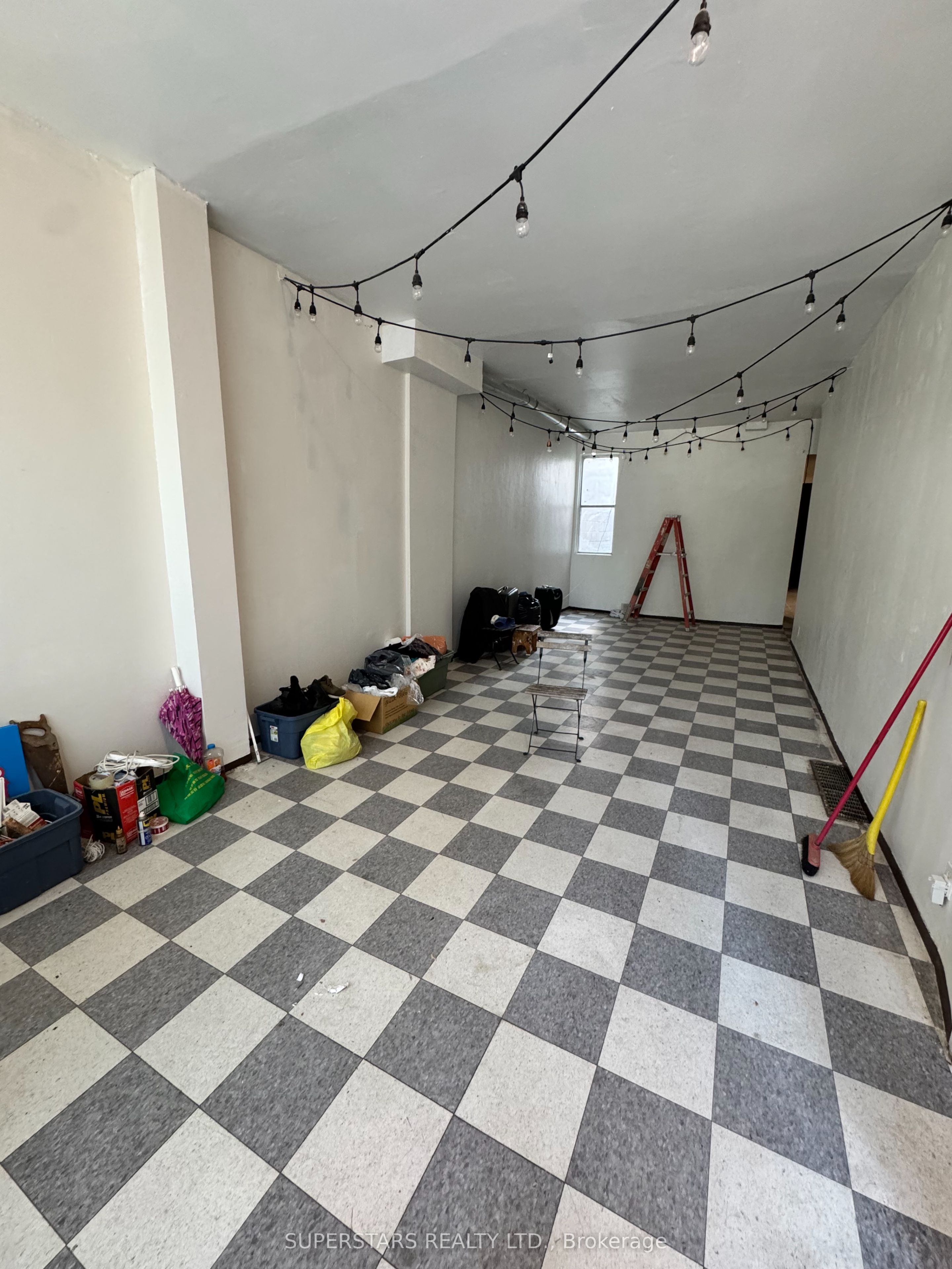 187 Augusta Avenue, Toronto, ON M5T 2L4 photo 2