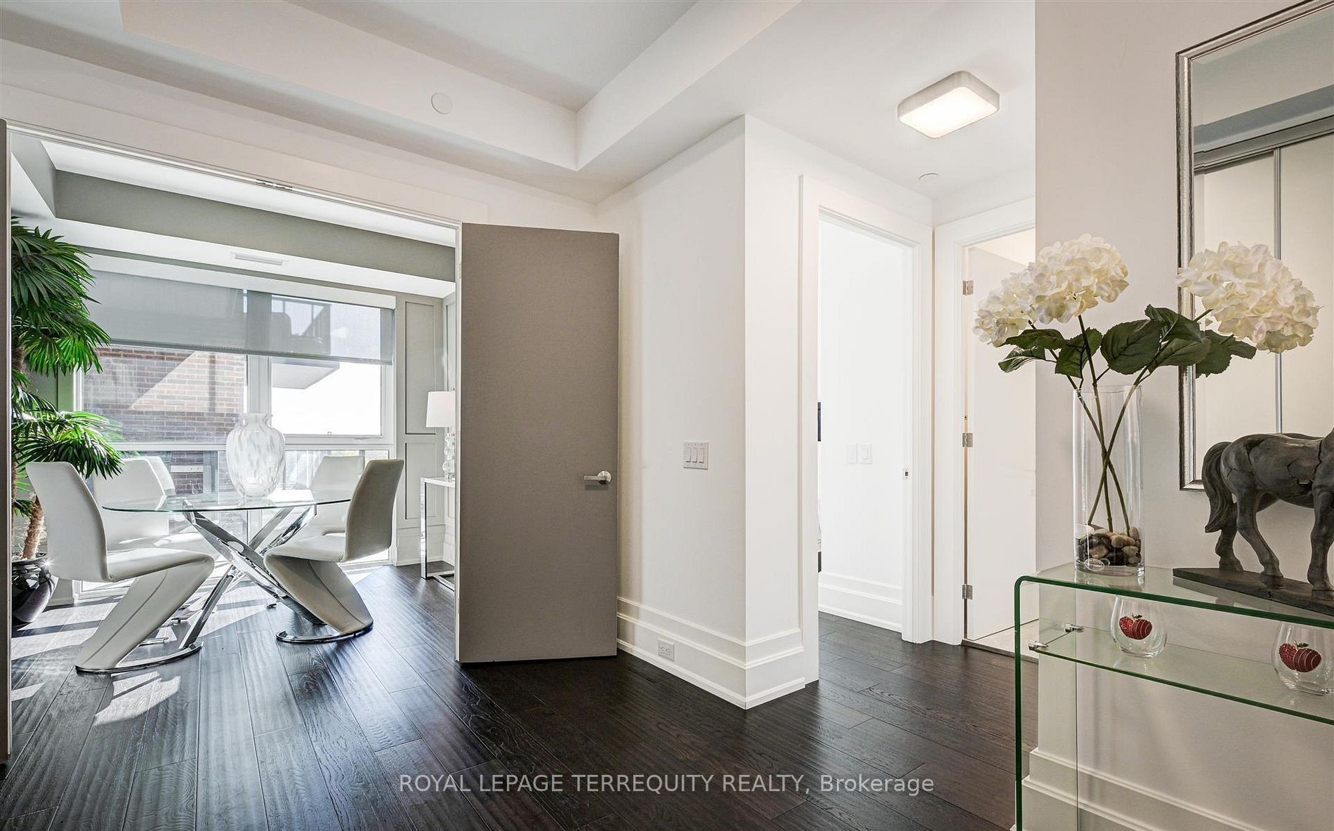 3 Southvale Drive 401, Toronto, ON M4G 1G1 photo 5