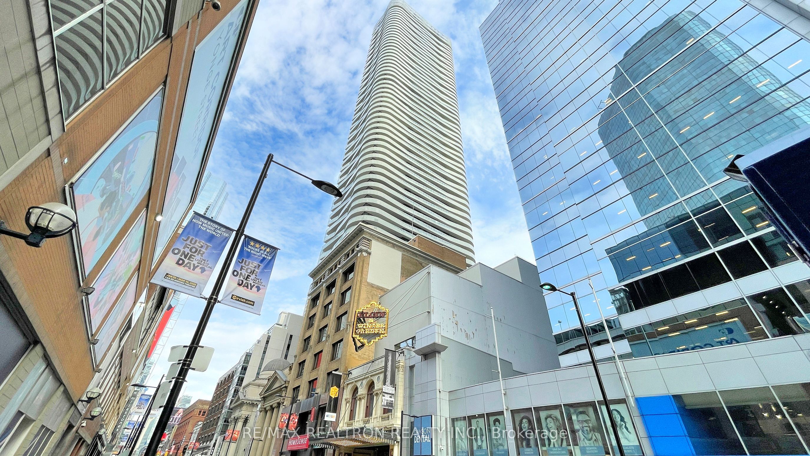 197 Yonge Street 5905, Toronto, ON M5B 1M4