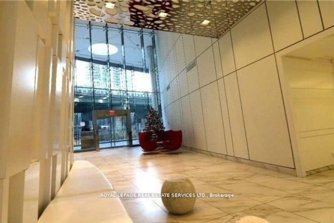 14 York Street 5402, Toronto, ON M5J 2Z2 photo 2