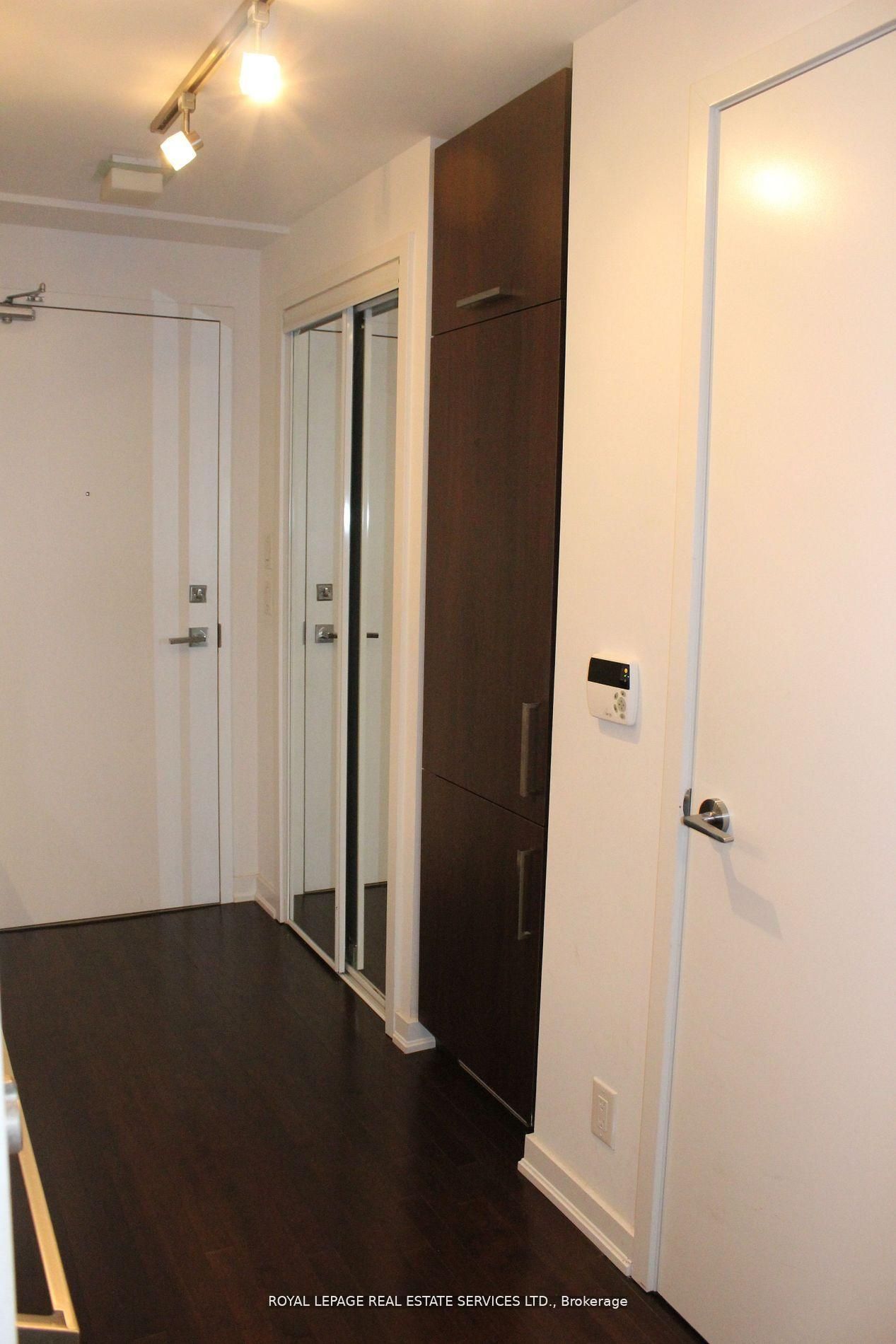 14 York Street 5402, Toronto, ON M5J 2Z2 photo 5