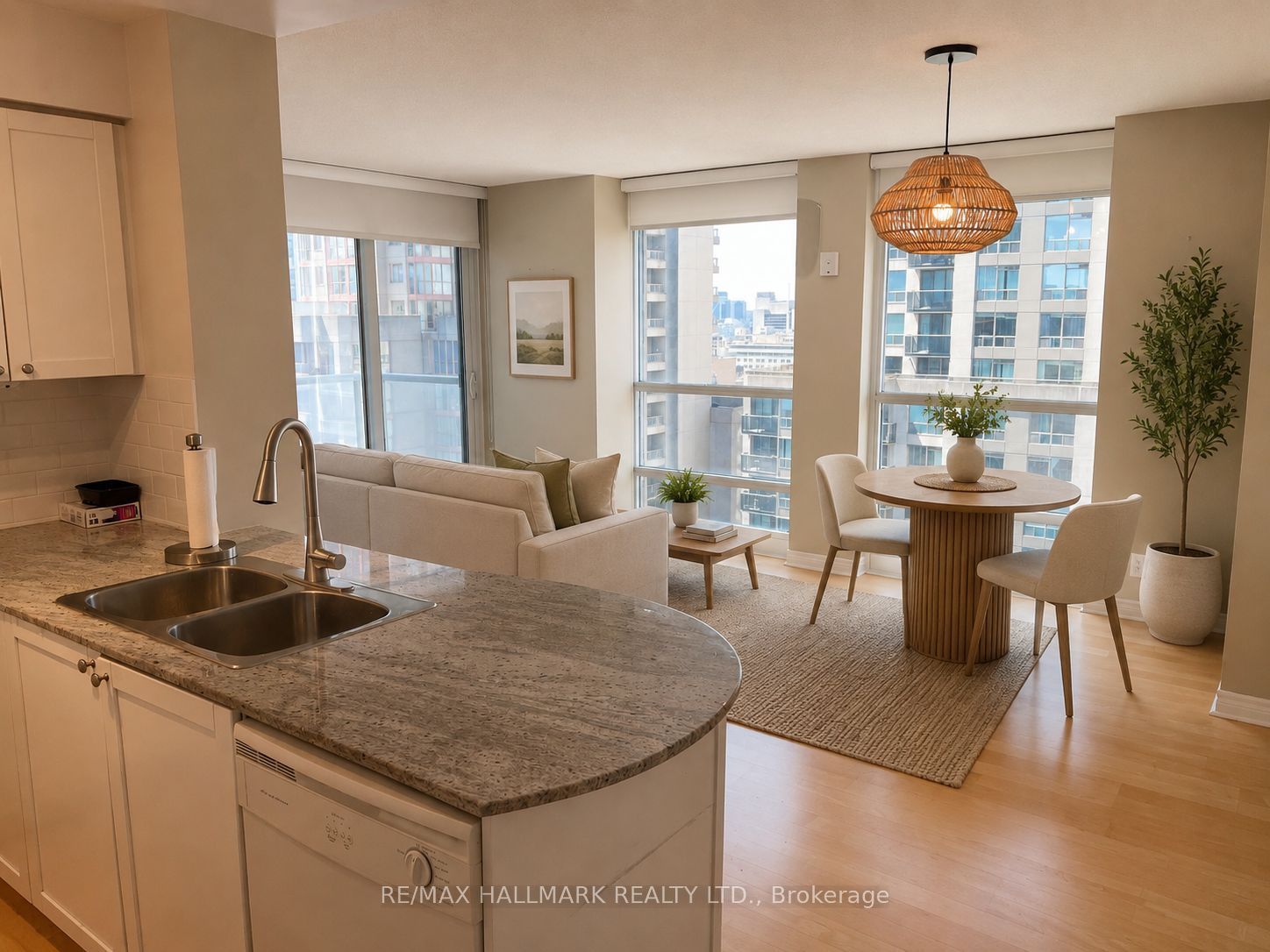 763 Bay Street 2109, Toronto, ON M5G 2R3 photo 3