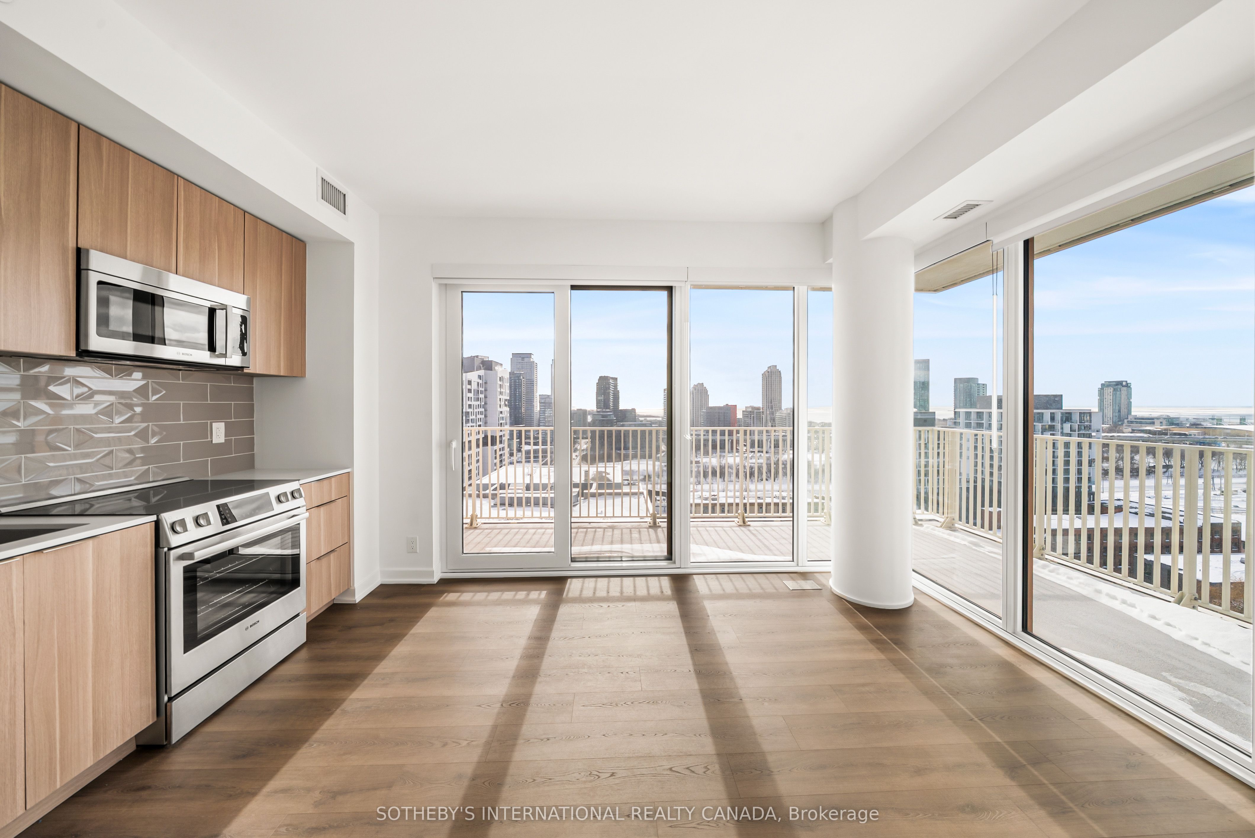 88 Bathurst Street 1417, Toronto, ON M5V 0W8 photo 3