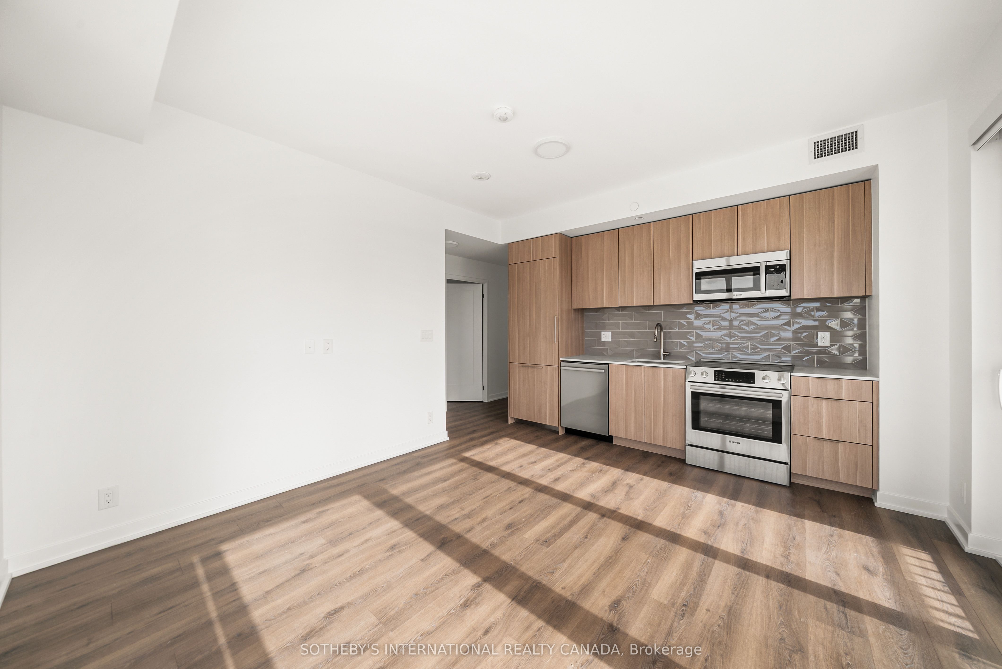 88 Bathurst Street 1417, Toronto, ON M5V 0W8 photo 4