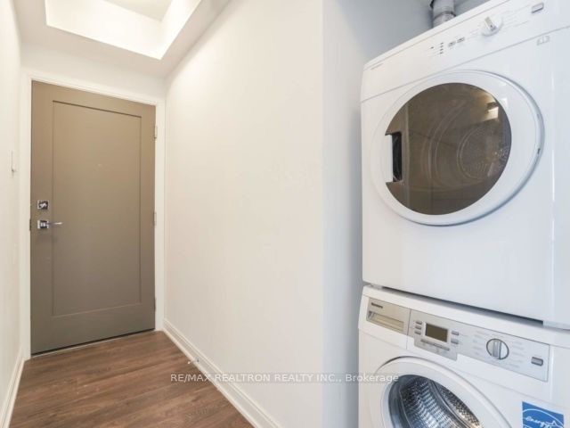 42 Charles Street E 2407, Toronto, ON M4Y 0B7
