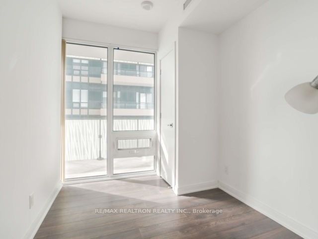 42 Charles Street E 2407, Toronto, ON M4Y 0B7 photo 5