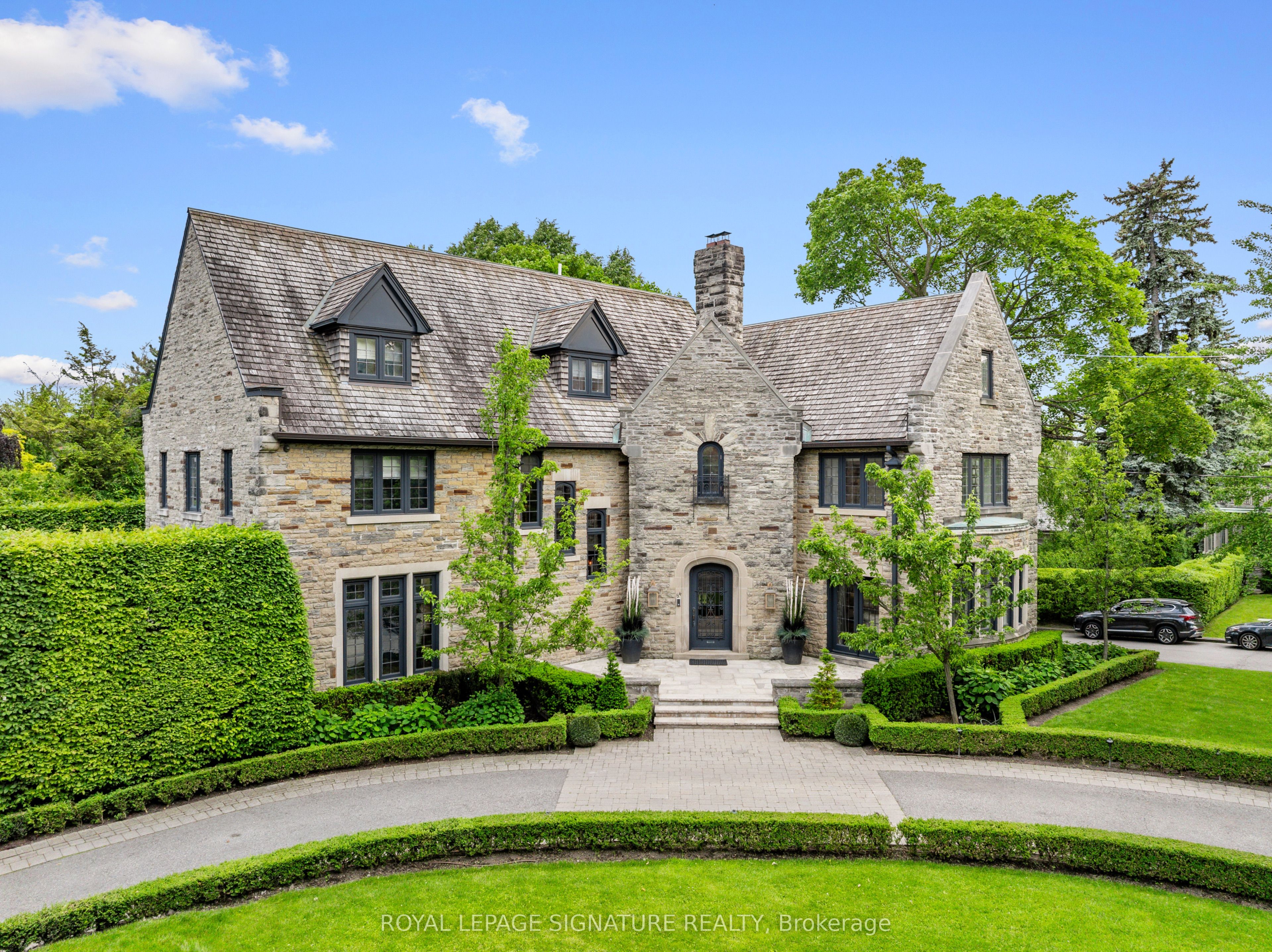 64 Old Forest Hill Road, Toronto, ON M5P 2R2