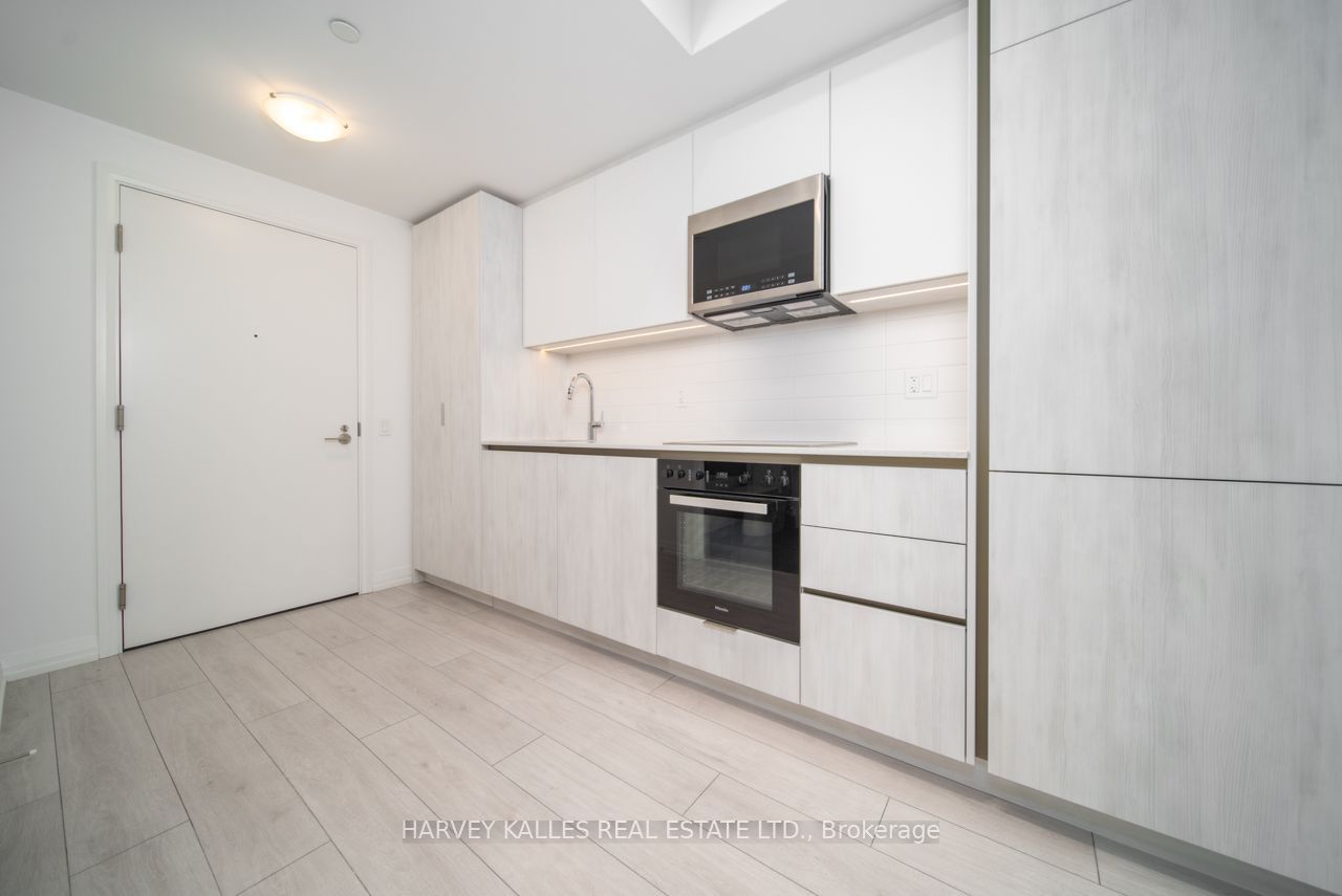 400 King Street W 525, Toronto, ON M5V 1K2 photo 3