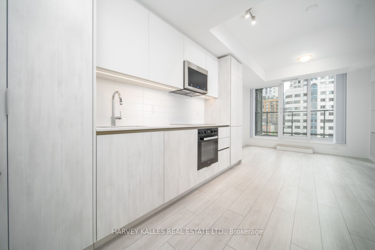 400 King Street W 525, Toronto, ON M5V 1K2 photo 5