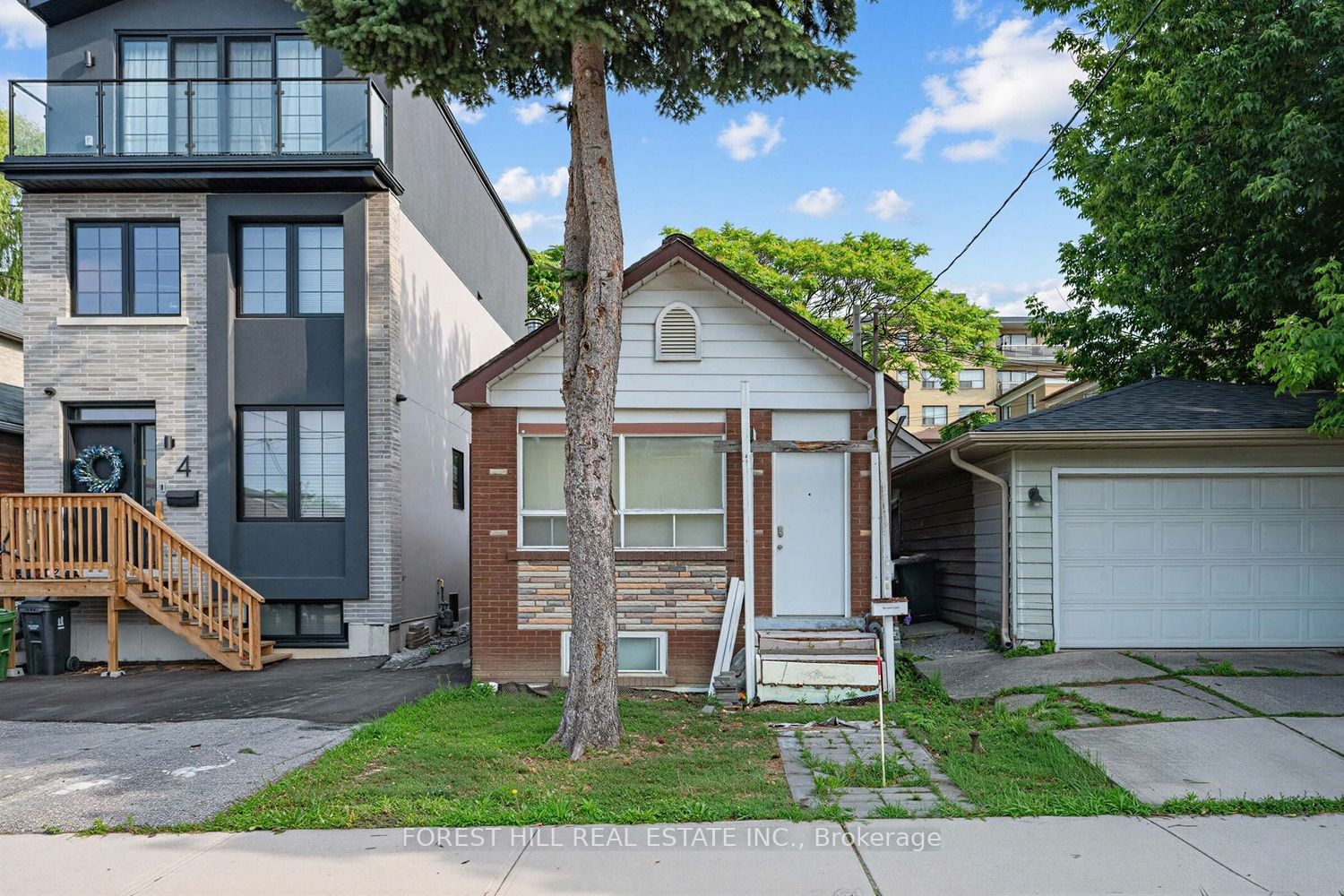 2 Mulberry Crescent, Toronto, ON M6C 1N5