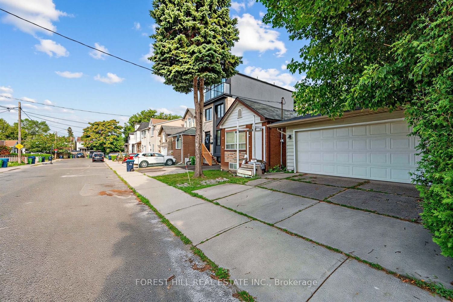 2 Mulberry Crescent, Toronto, ON M6C 1N5 photo 2