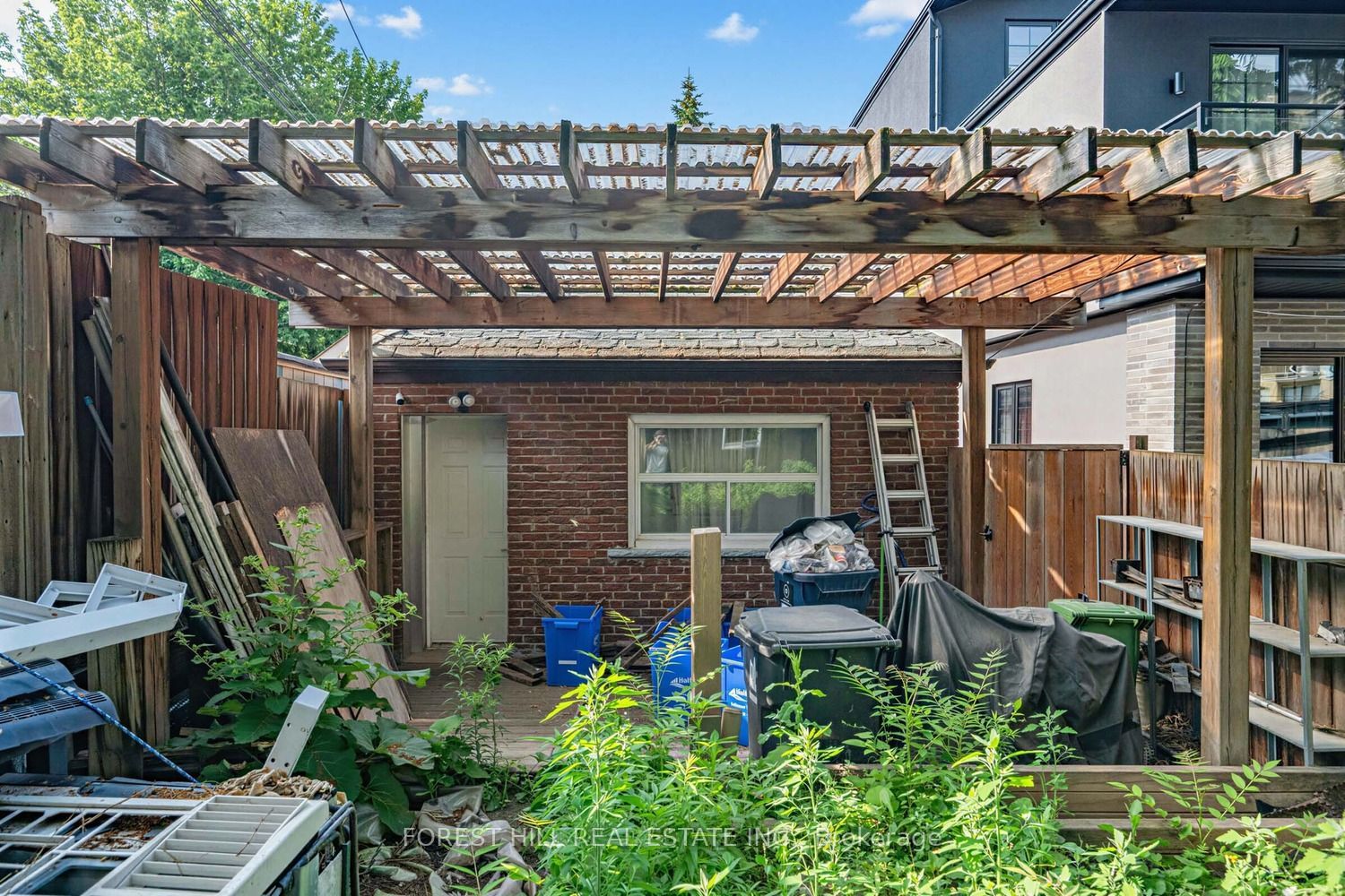 2 Mulberry Crescent, Toronto, ON M6C 1N5 photo 4