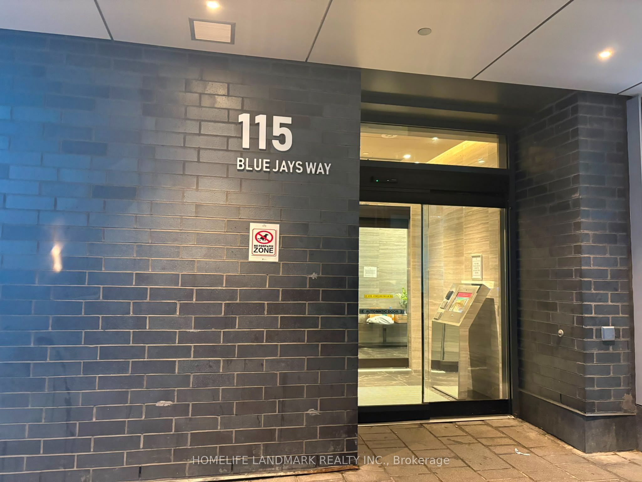 115 Blue Jays Way 621, Toronto, ON M5V 0N4 photo 2