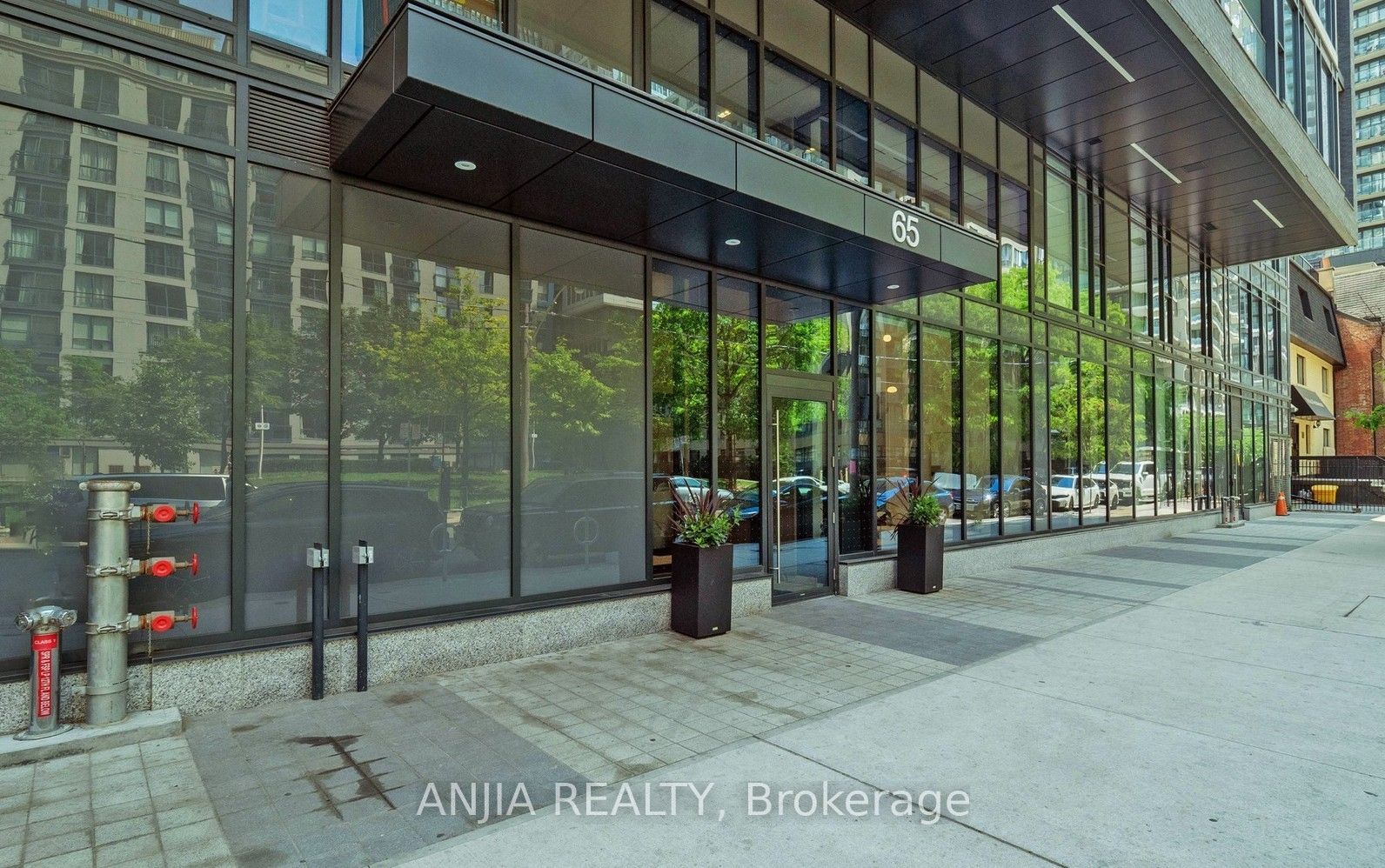 65 Mutual Street 2303, Toronto, ON M5B 0E5 photo 2