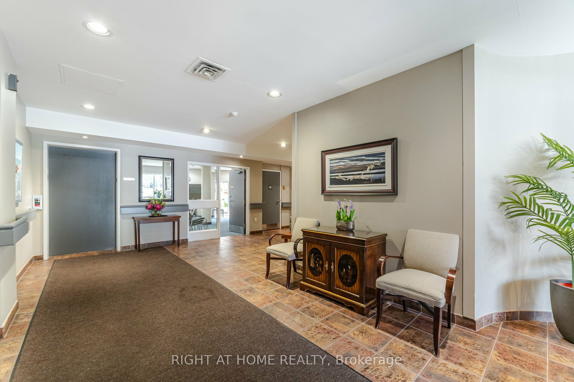 1387 Bayview Avenue 306, Toronto, ON M4G 3A5 photo 3