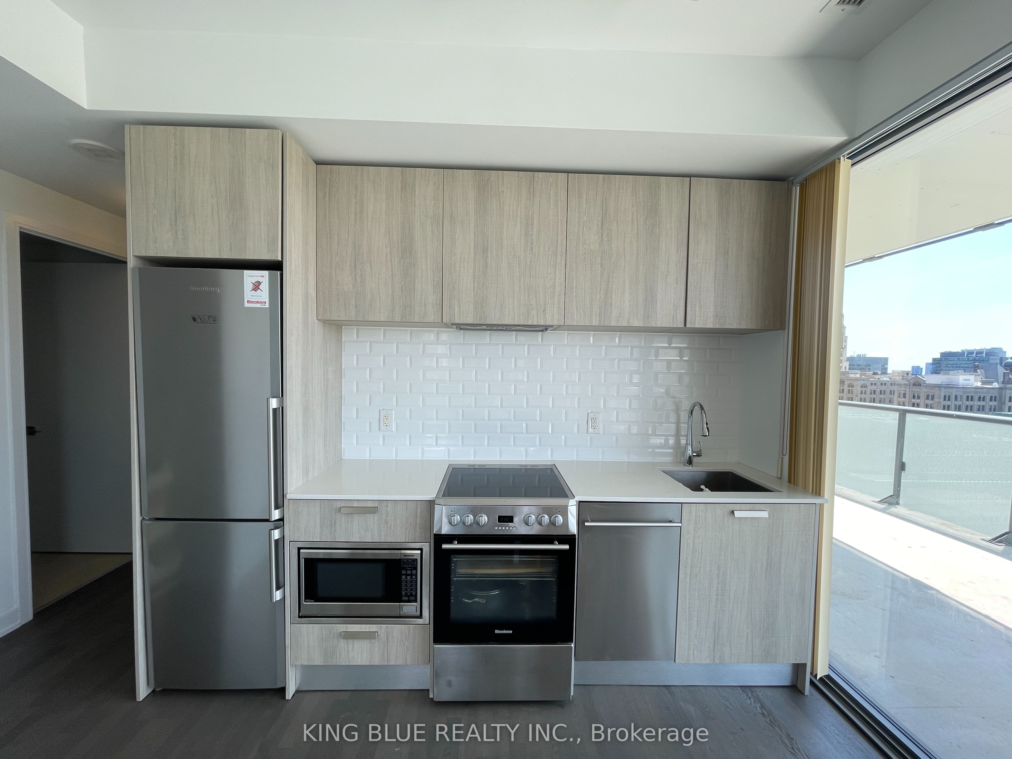 57 St. Joseph Street 1019, Toronto, ON M5S 0C5 photo 2