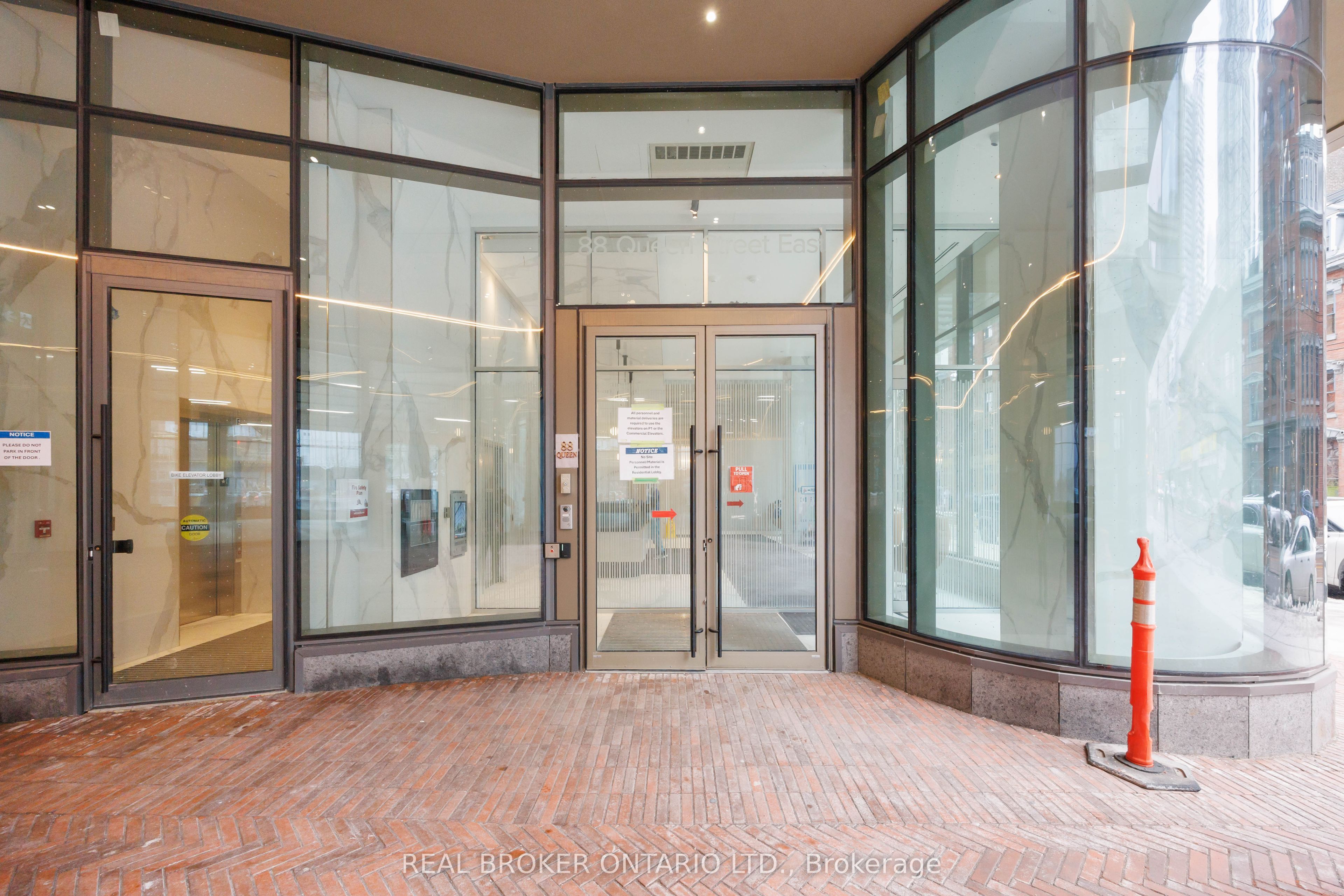 88 queen Street, Toronto, ON M5C 0B6 photo 2