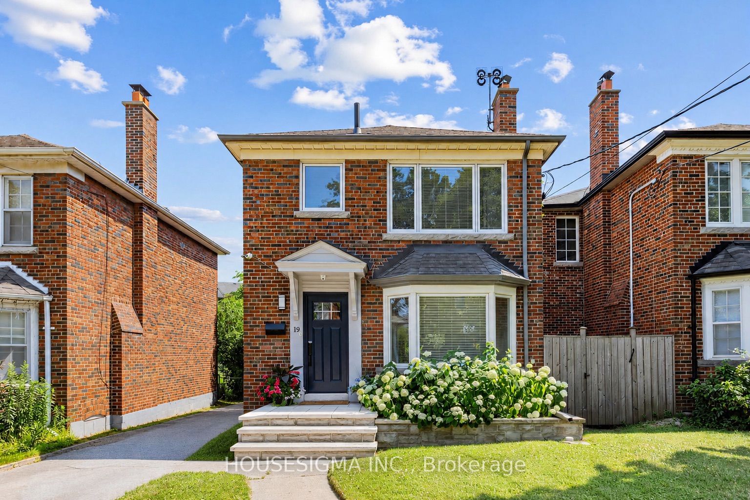 19 Parklea Drive, Toronto, ON M4G 2J5