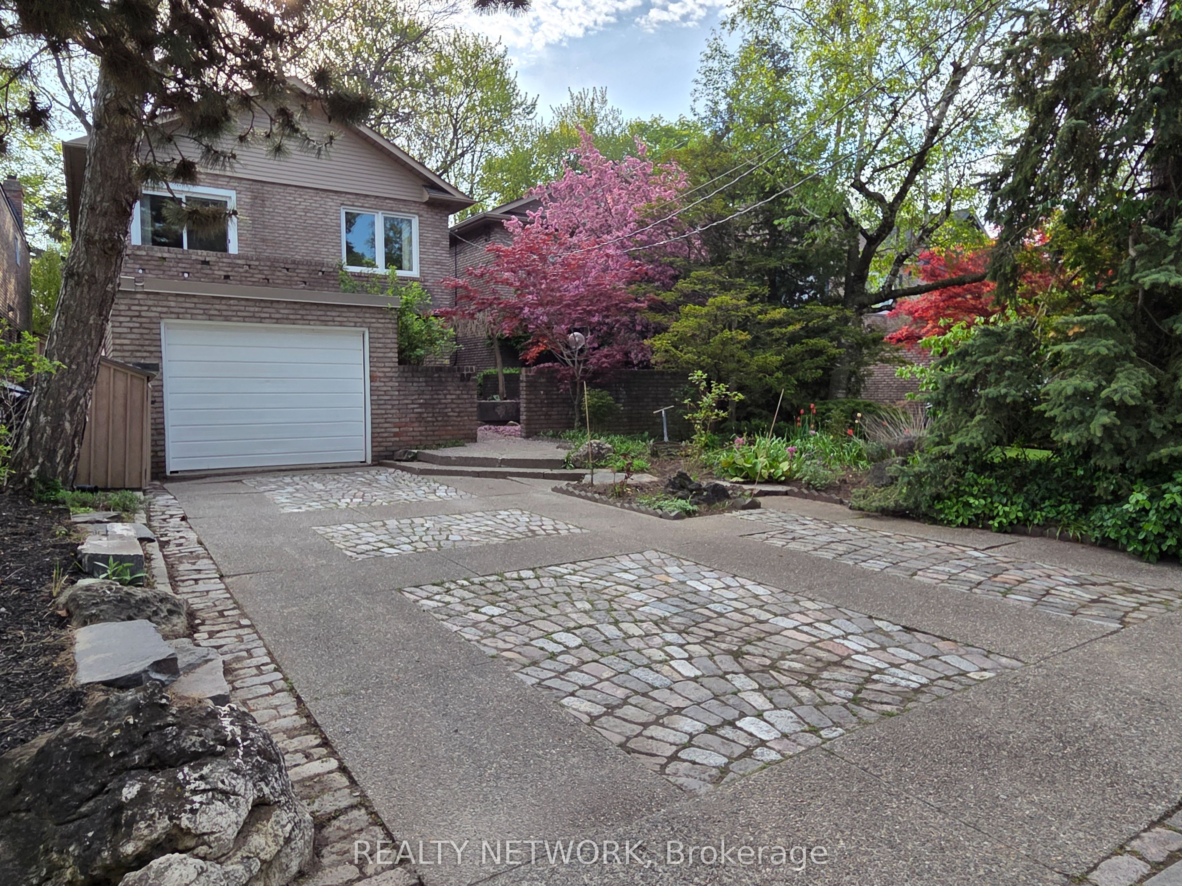 89 Elmsthorpe Avenue, Toronto, ON M5P 2L8 photo 2