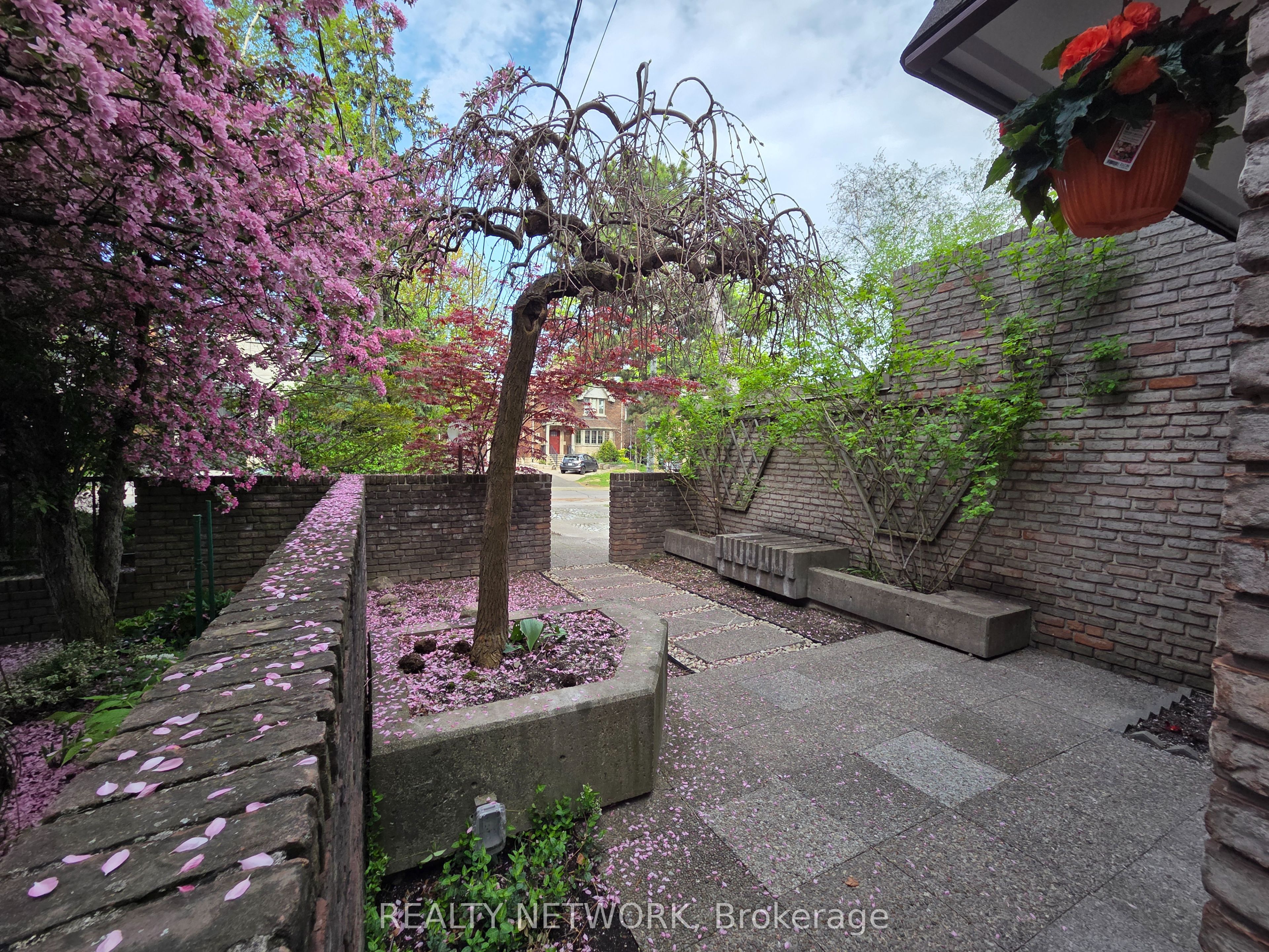 89 Elmsthorpe Avenue, Toronto, ON M5P 2L8 photo 4