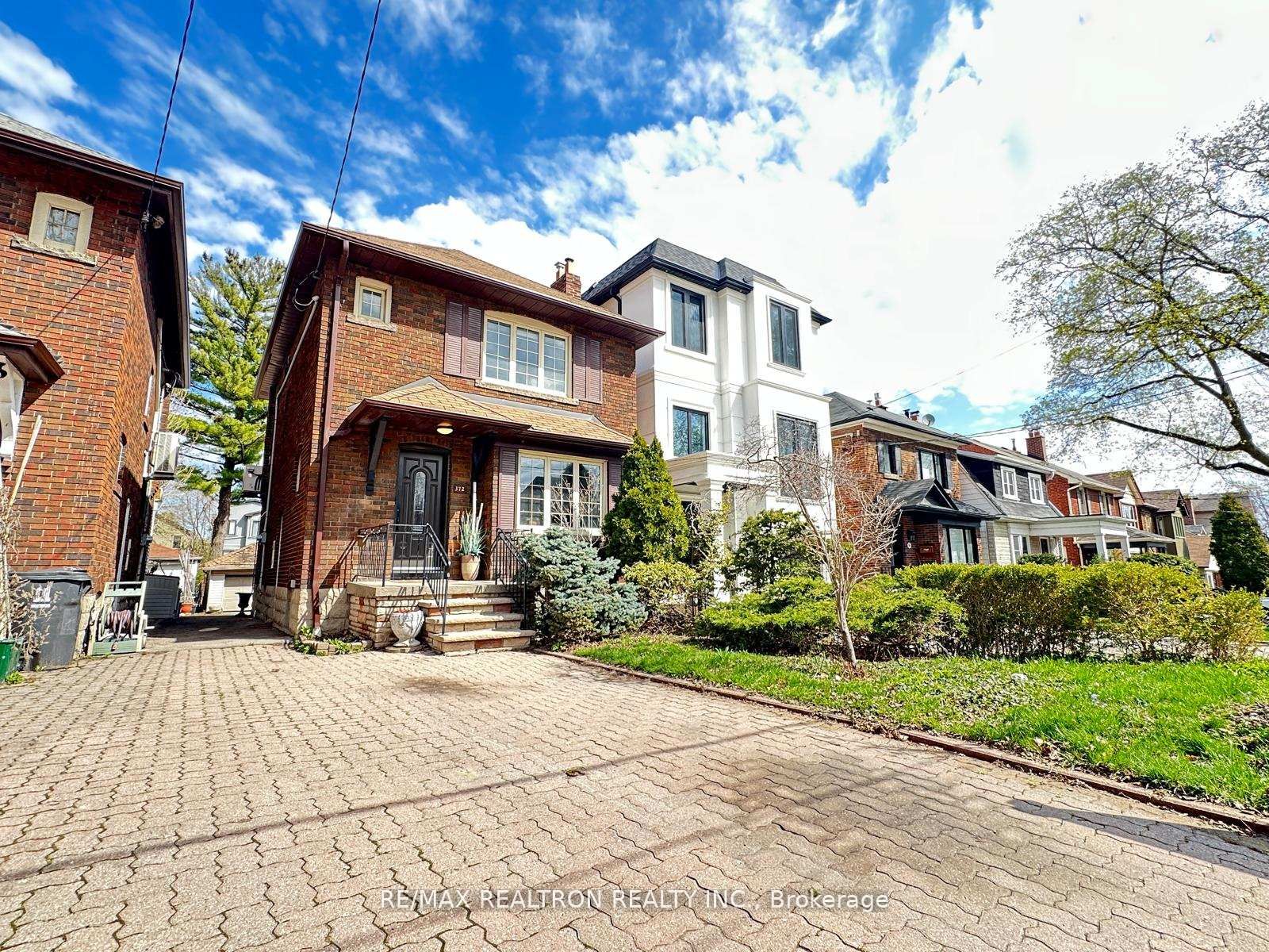 372 St Germain Avenue, Toronto, ON M5M 1W5 photo 4