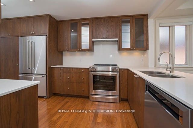 85 Admiral Road 202, Toronto, ON M5R 2L7 photo 4