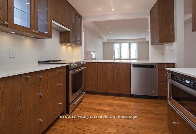 85 Admiral Road 202, Toronto, ON M5R 2L7 photo 5
