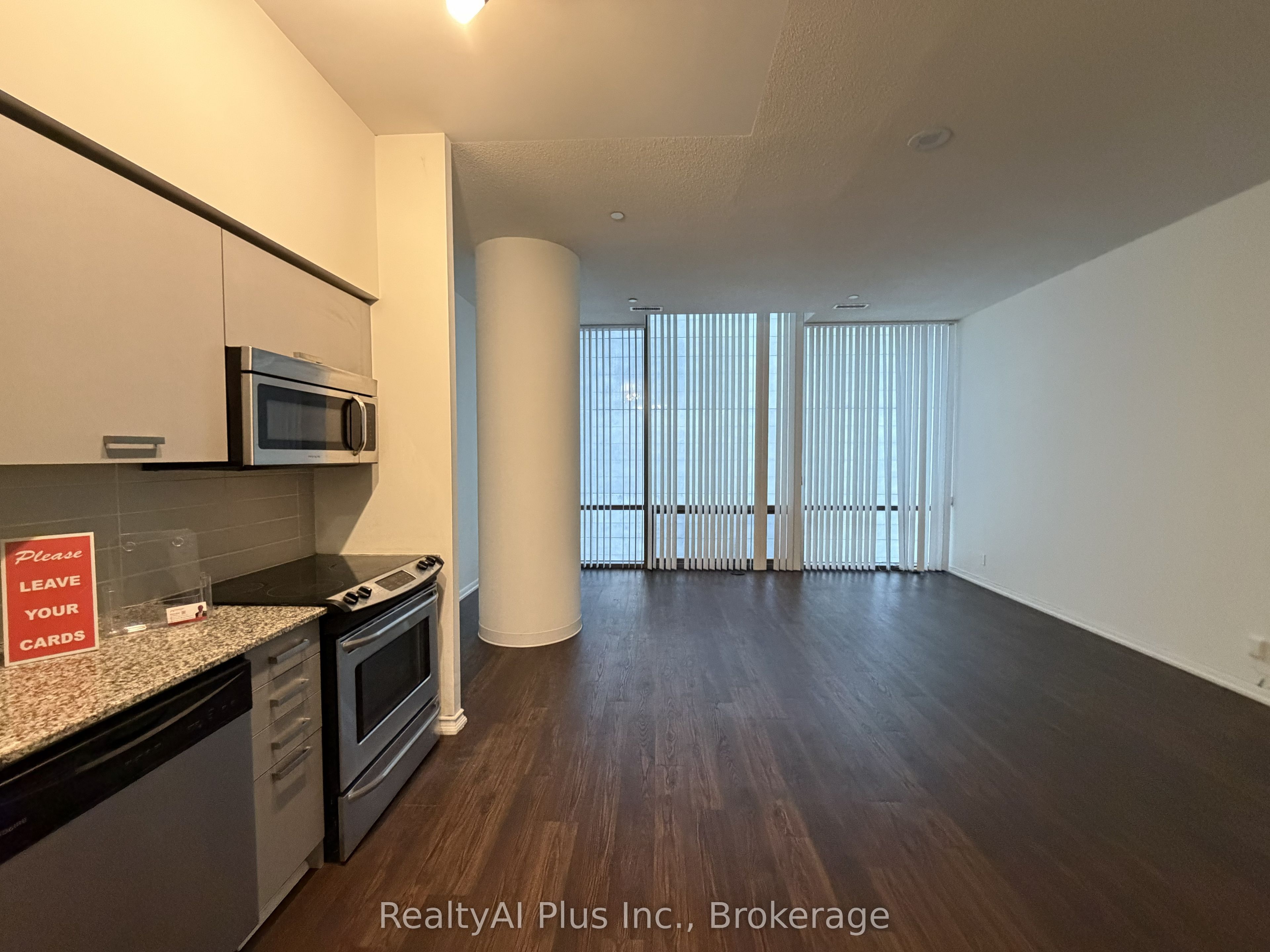 832 Bay Street 213, Toronto, ON M5S 1Z6 photo 2