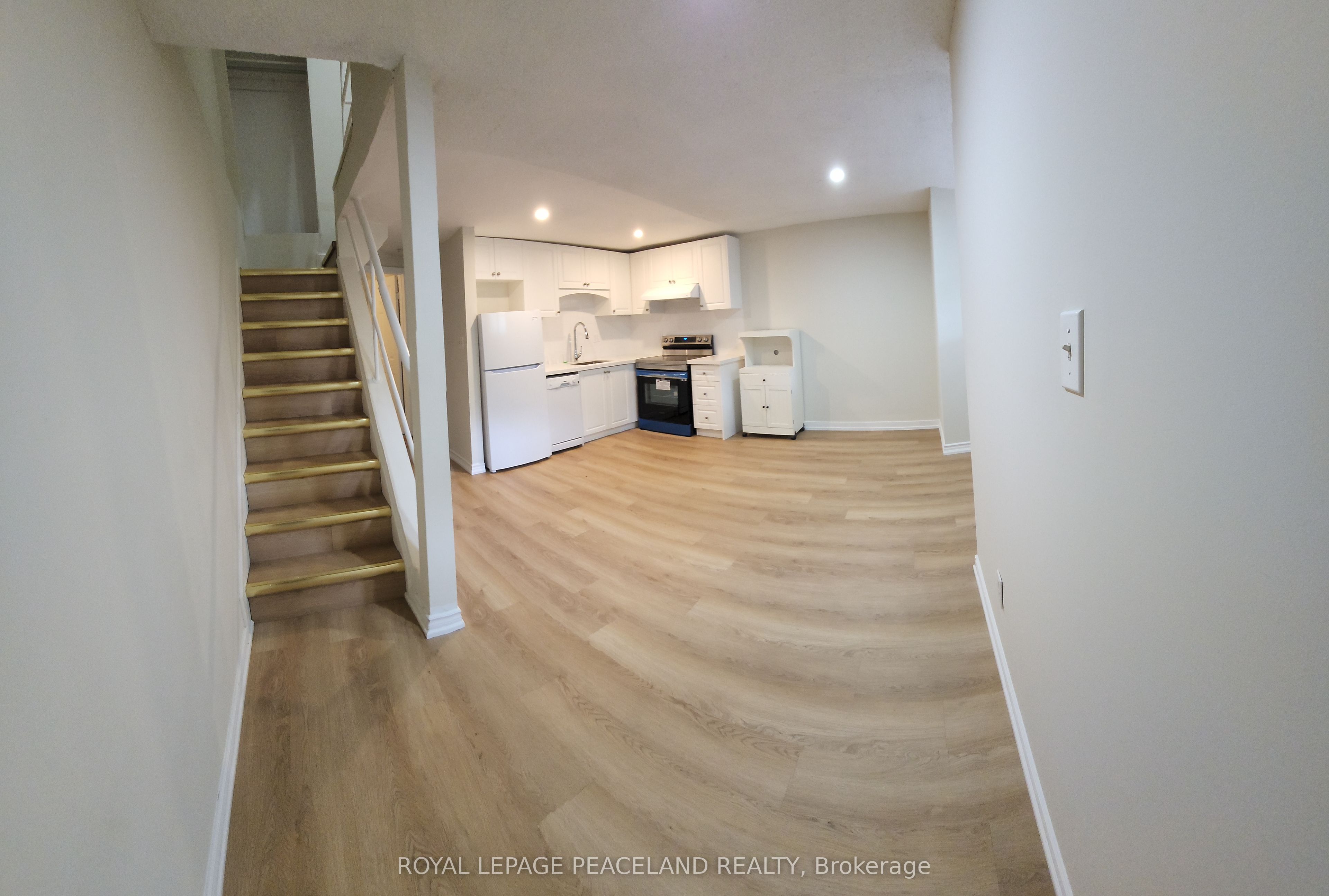 558 Spadina Crescent 1, Toronto, ON M5S 2J9