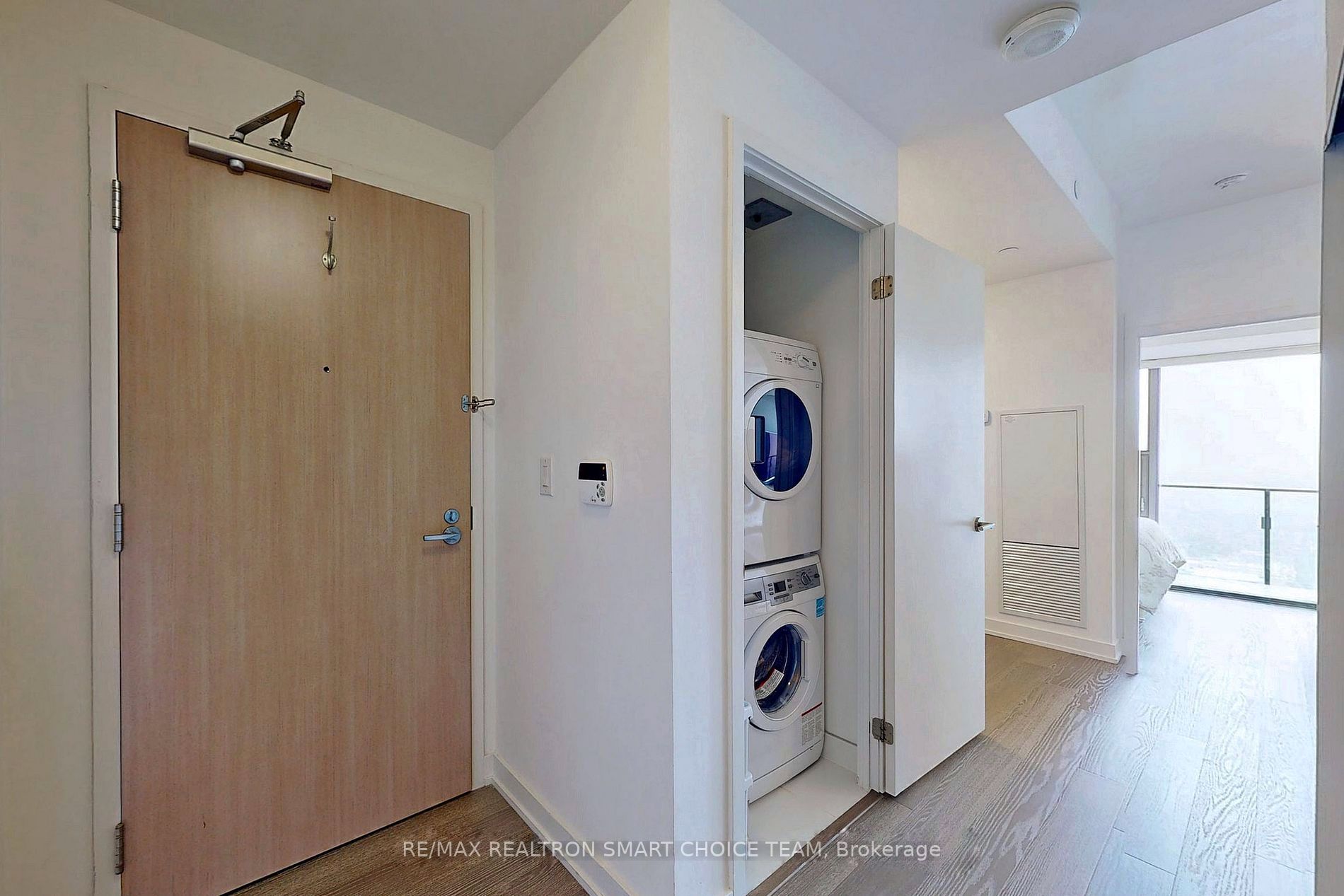 11 Wellesley Street W 2506, Toronto, ON M4Y 0G4 photo 3