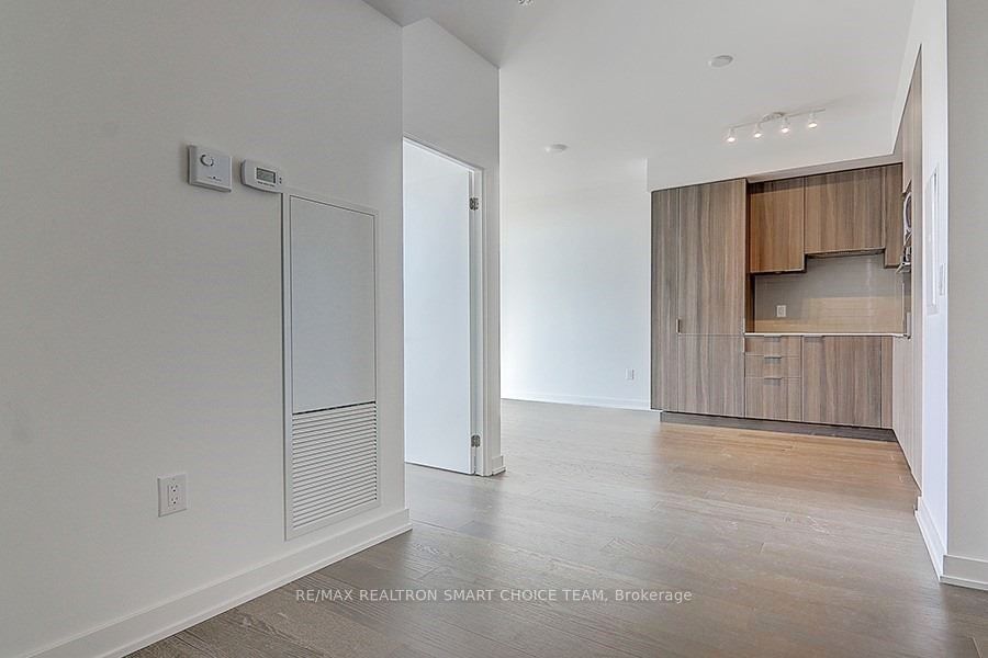 11 Wellesley Street W 2506, Toronto, ON M4Y 0G4 photo 4