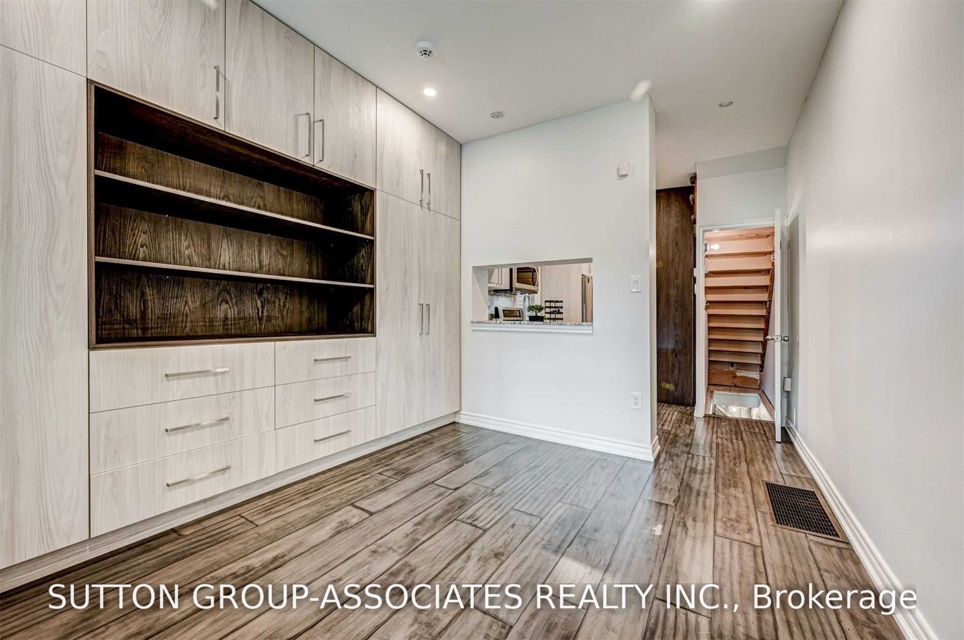 739 Manning Avenue, Toronto, ON M6G 2W5 photo 4