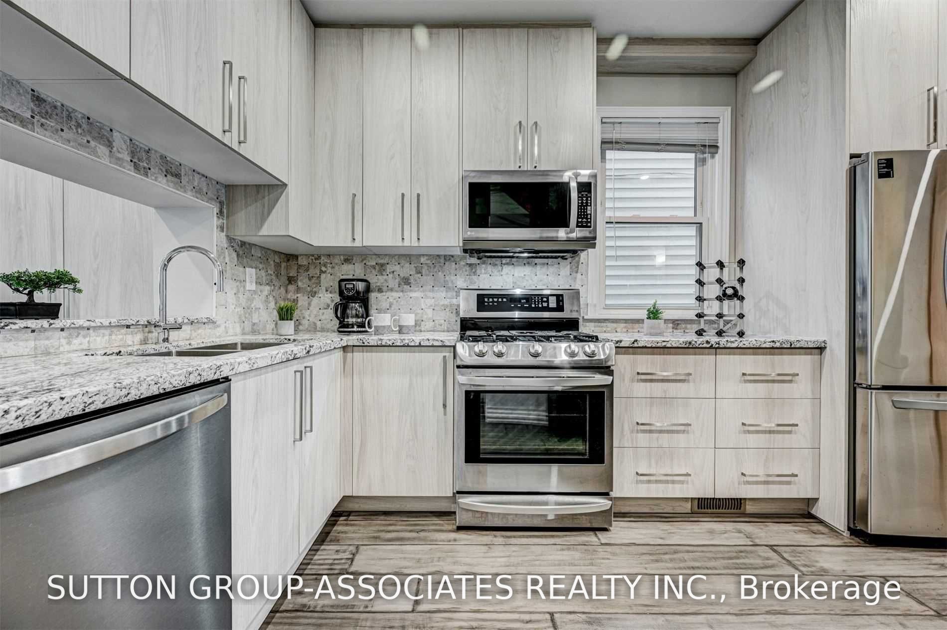 739 Manning Avenue, Toronto, ON M6G 2W5 photo 5