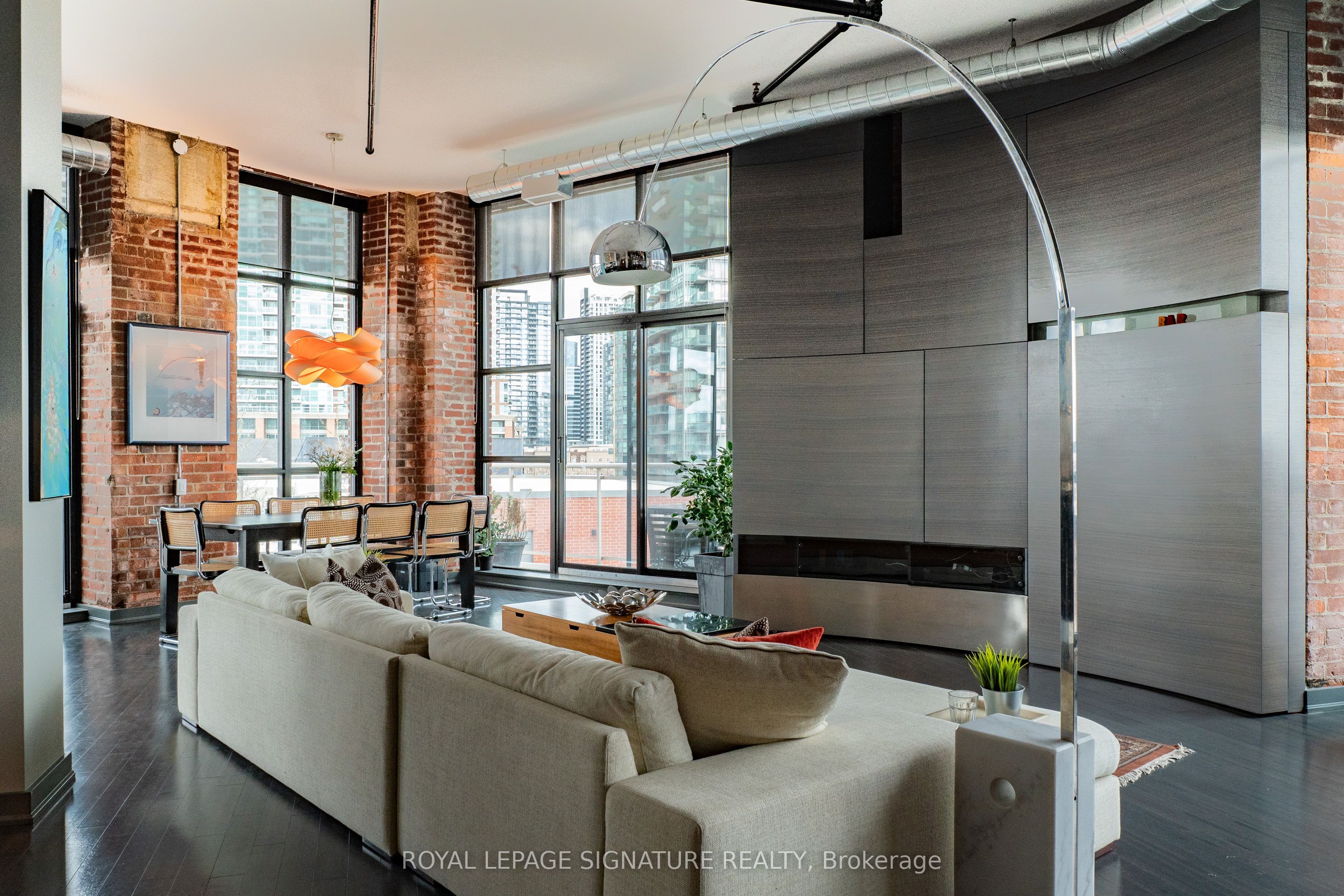 43 Hanna Avenue 411, Toronto, ON M6K 1X1