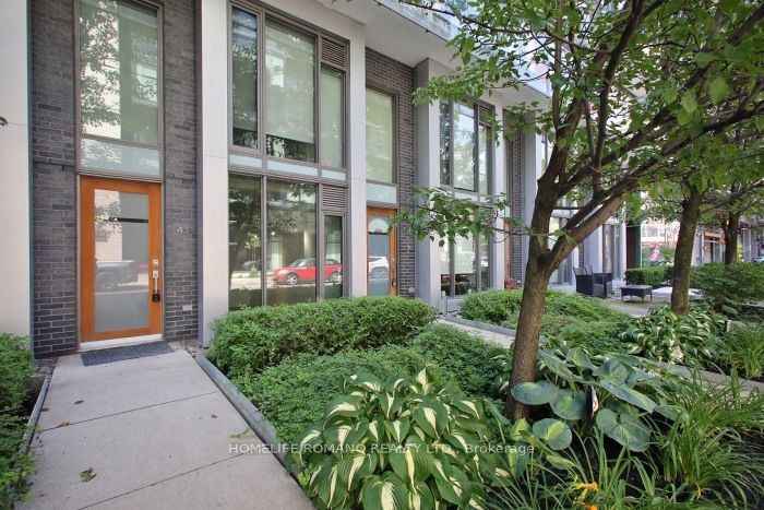 43 Stewart Street 104, Toronto, ON M5V 2V1