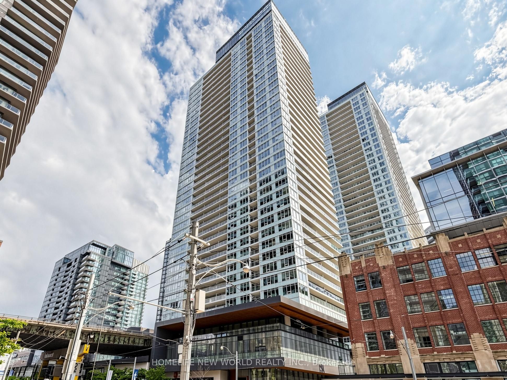 19 Bathurst Street 1806, Toronto, ON M5V 0N2 photo 2