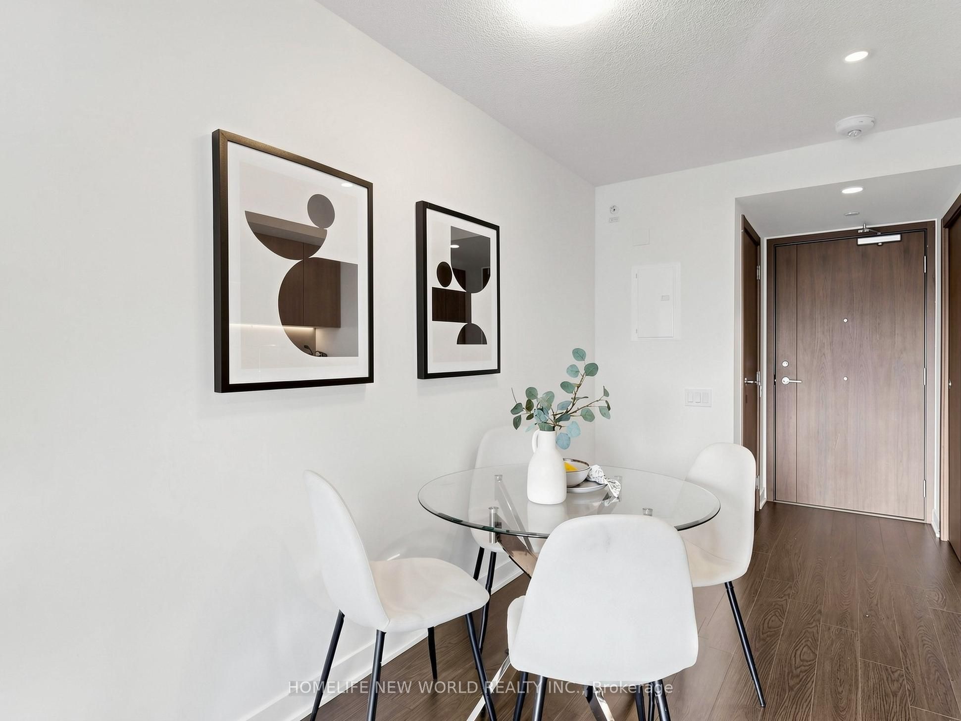 19 Bathurst Street 1806, Toronto, ON M5V 0N2 photo 3
