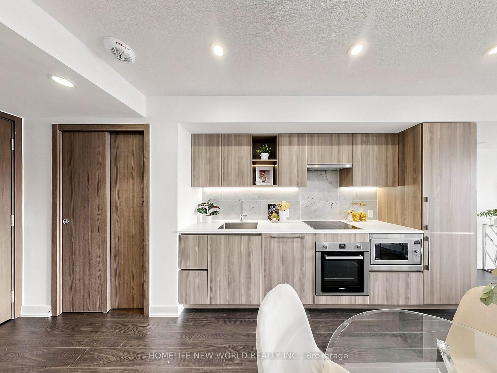 19 Bathurst Street 1806, Toronto, ON M5V 0N2 photo 4