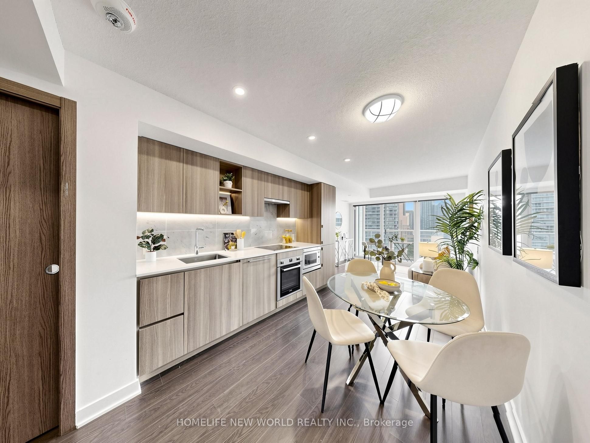 19 Bathurst Street 1806, Toronto, ON M5V 0N2 photo 5
