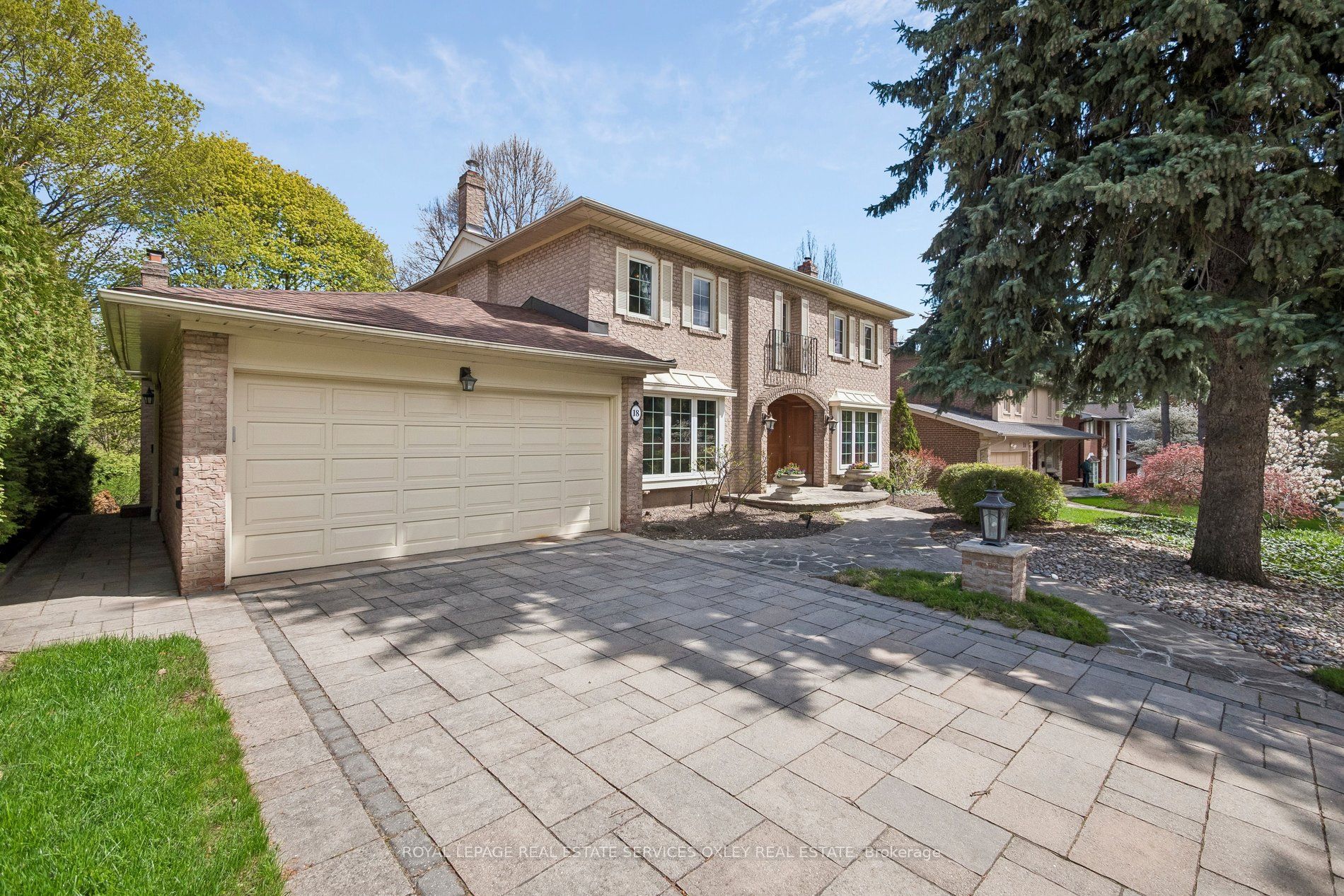 18 Swansdown Drive, Toronto, ON M2L 2N1
