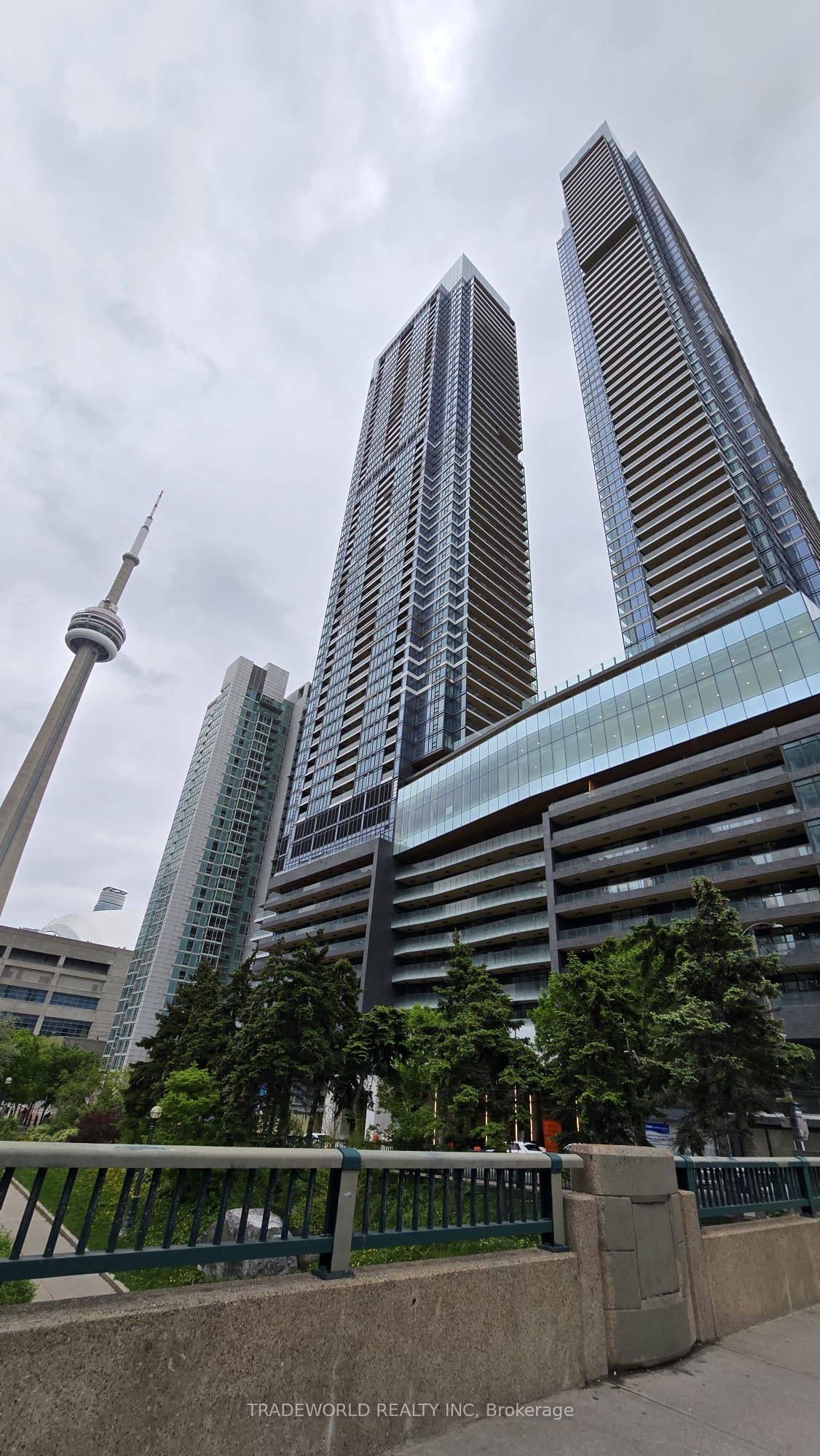 3 Concord Cityplace Way 1809, Toronto, ON M5V 0X4 photo 2