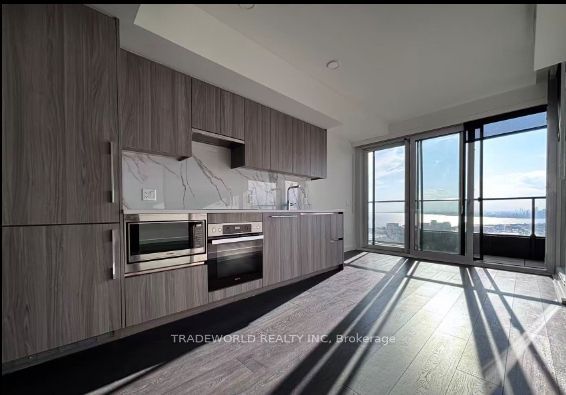 3 Concord Cityplace Way 1809, Toronto, ON M5V 0X4 photo 3