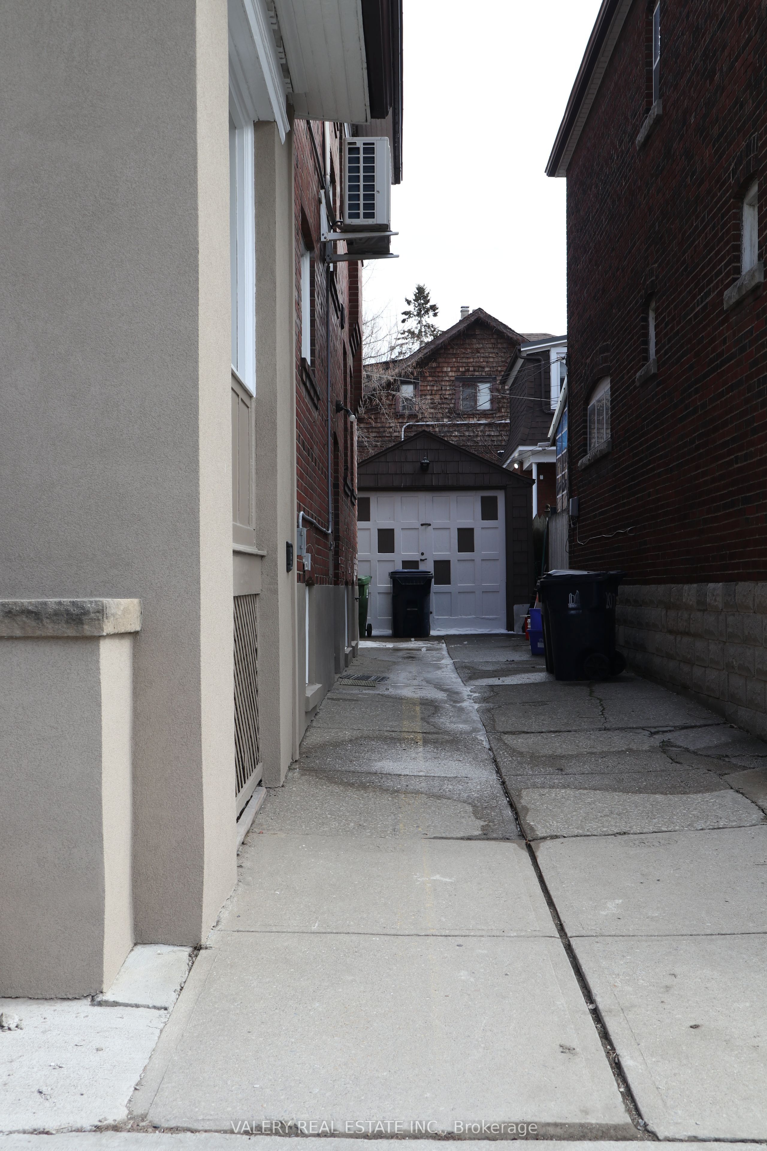 207 Oakwood Avenue, Toronto, ON M6E 2V3 photo 2
