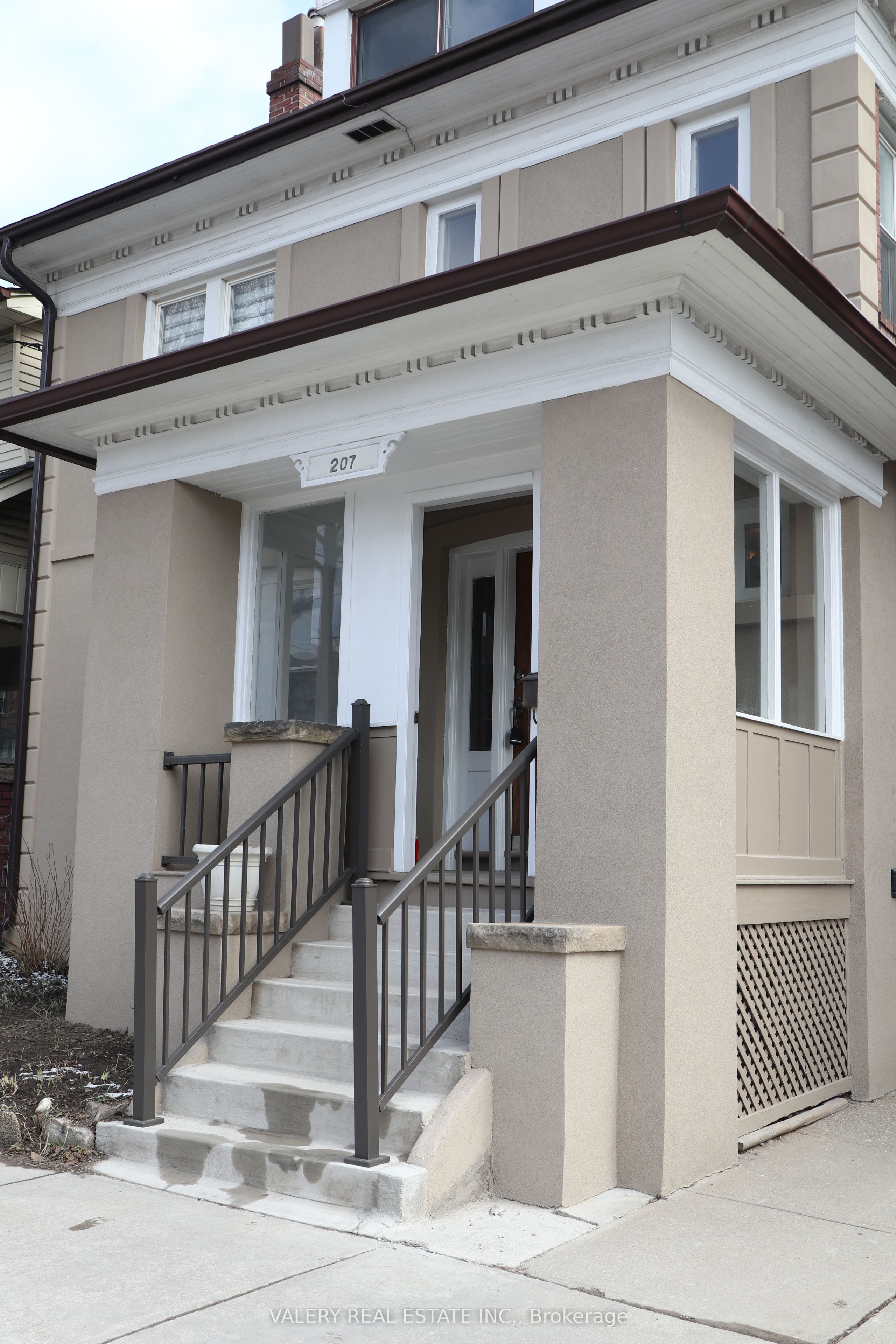 207 Oakwood Avenue, Toronto, ON M6E 2V3 photo 3