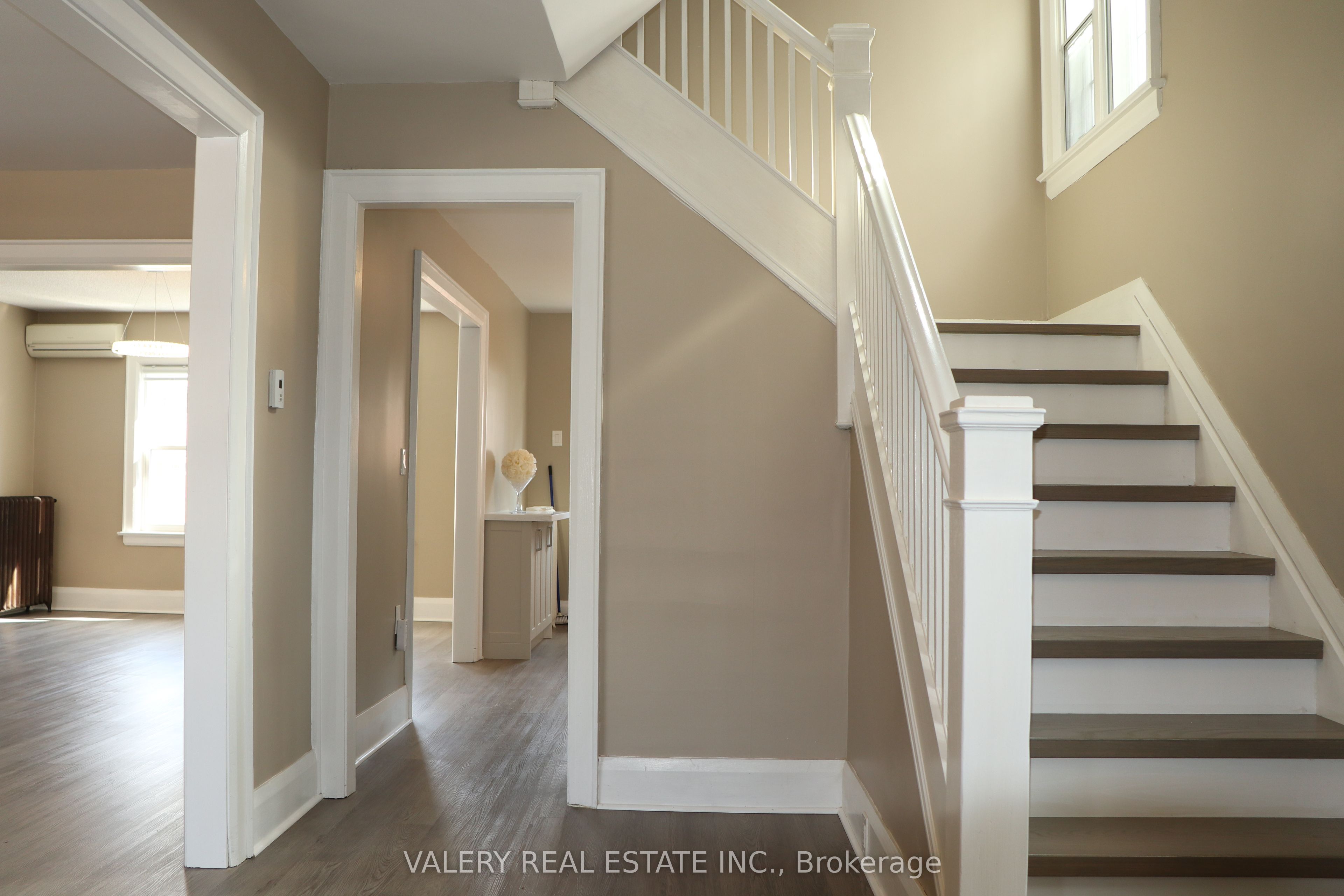 207 Oakwood Avenue, Toronto, ON M6E 2V3 photo 4
