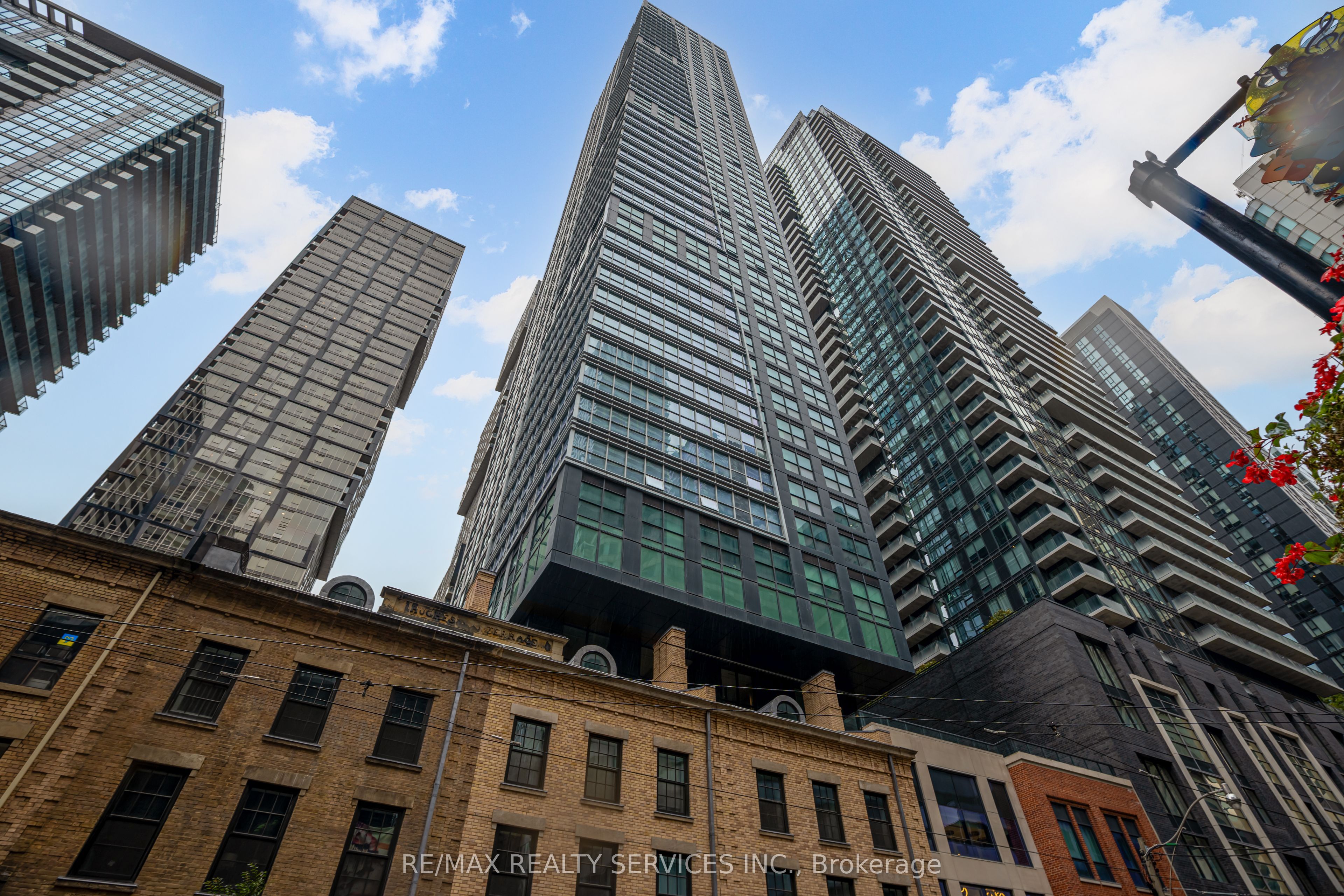 327 King Street W 4106, Toronto, ON M5V 0W7 photo 2