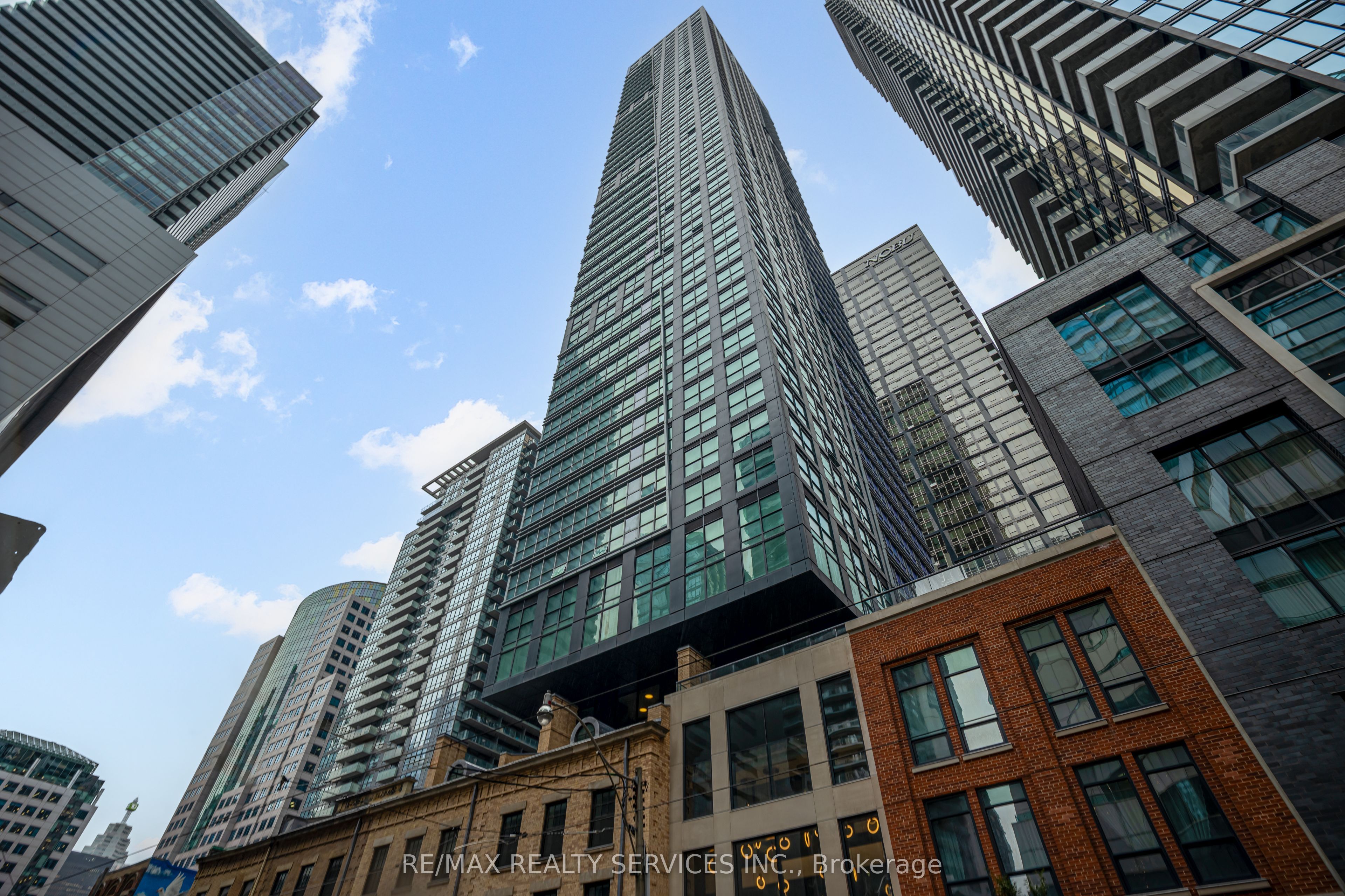 327 King Street W 4106, Toronto, ON M5V 0W7 photo 4