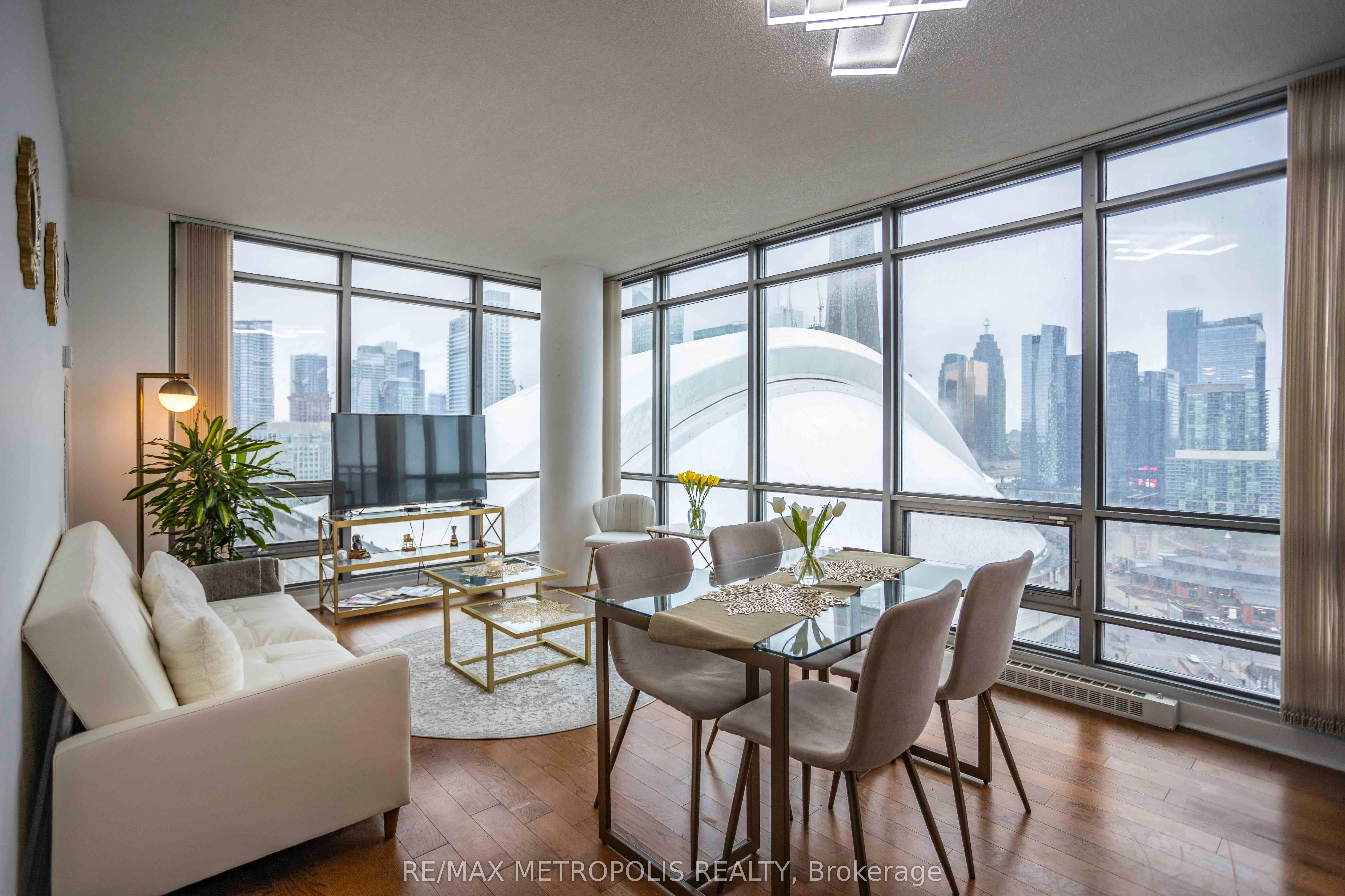 5 Mariner Terrace 2510, Toronto, ON M5V 3V6