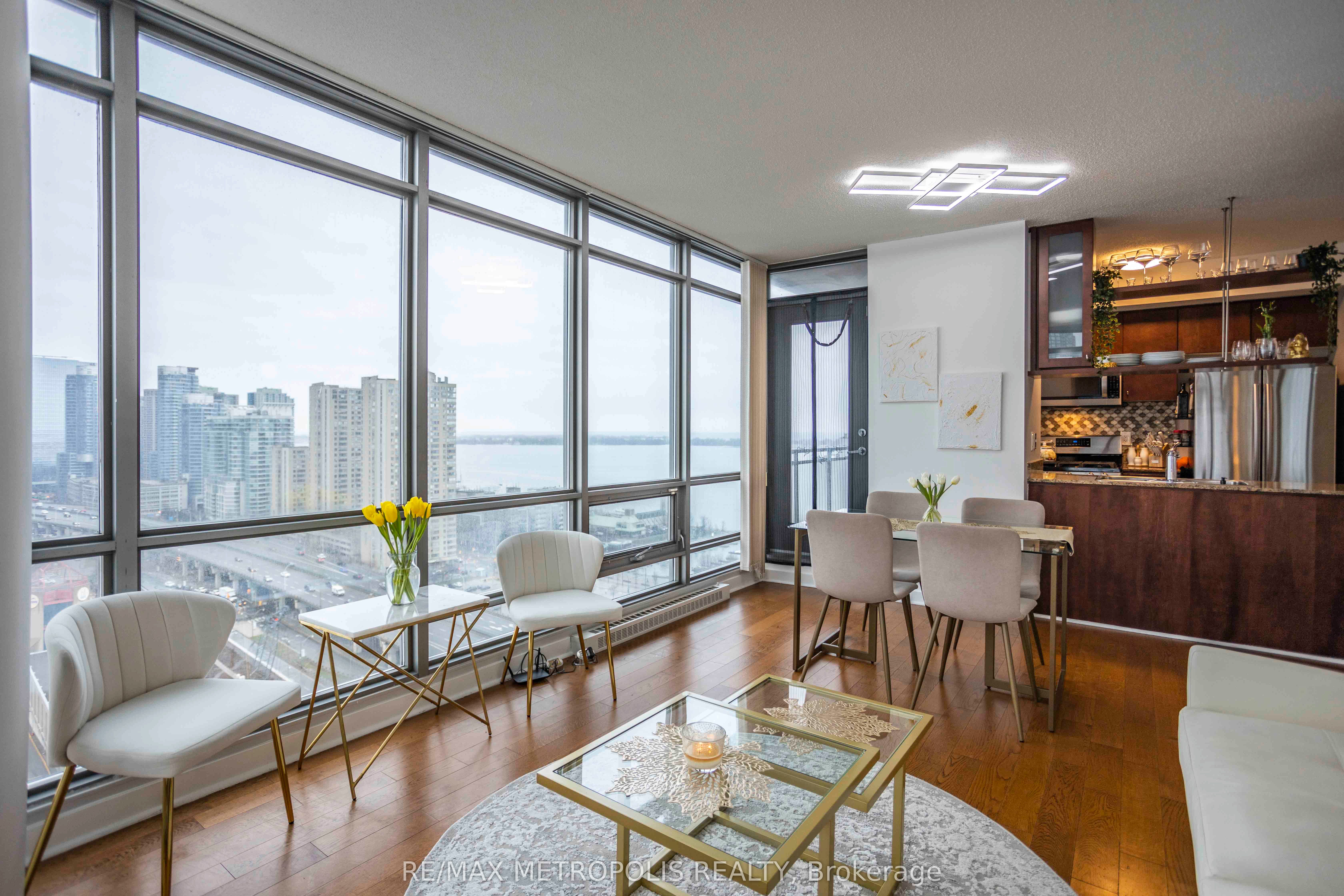 5 Mariner Terrace 2510, Toronto, ON M5V 3V6 photo 4